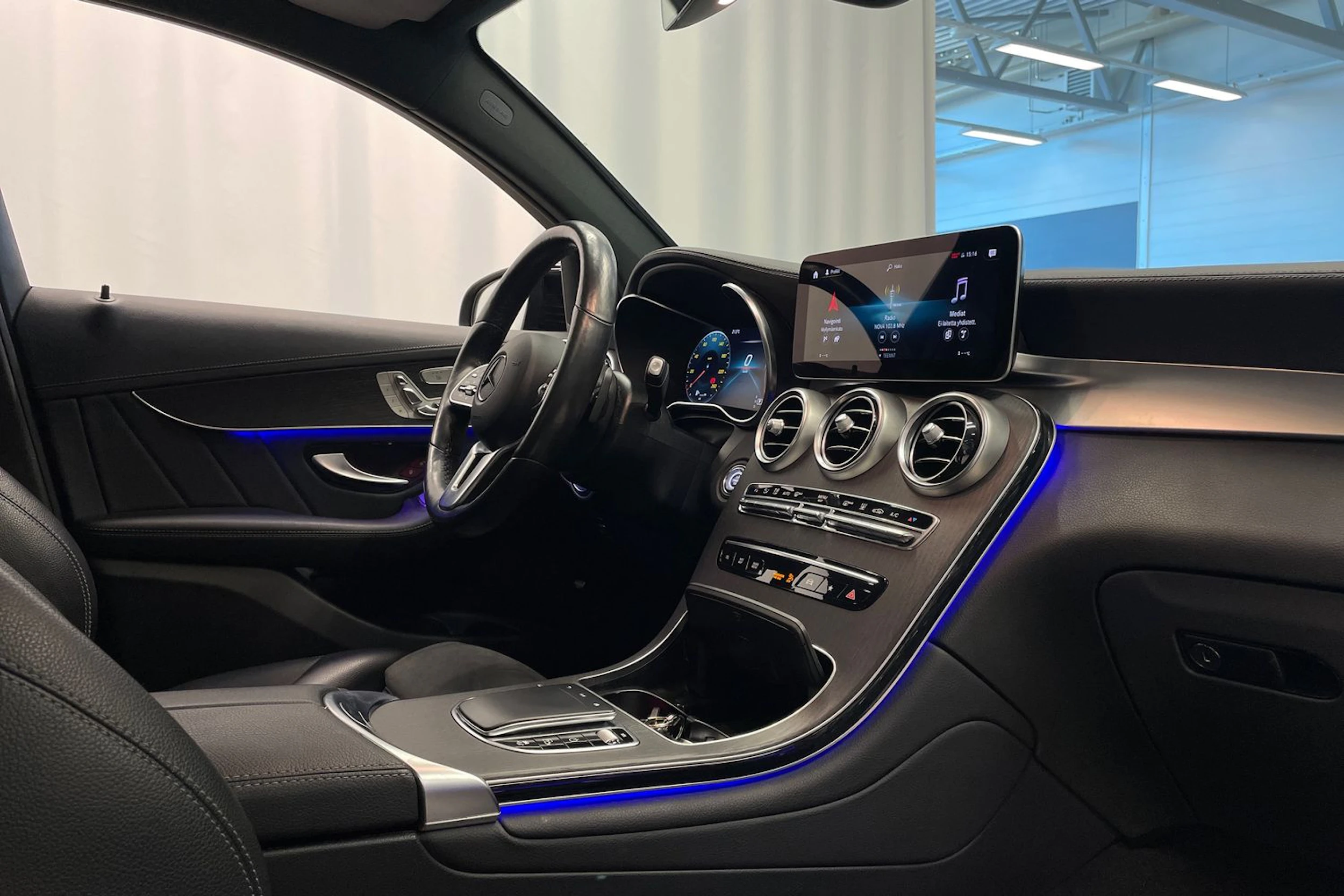 harmaa Mercedes-Benz GLC 2021 kuva 31.