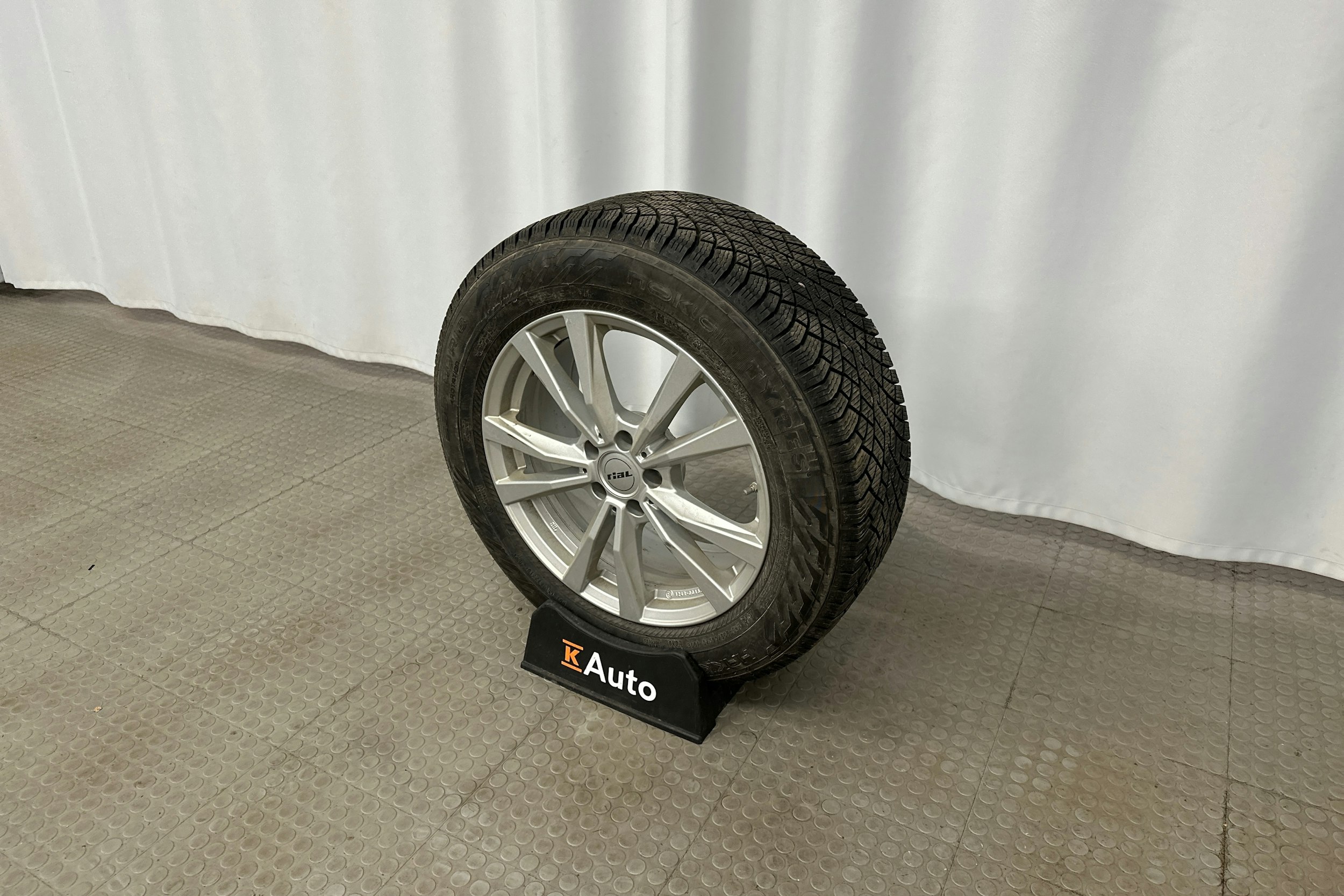 harmaa Mercedes-Benz GLC 2021 kuva 13.