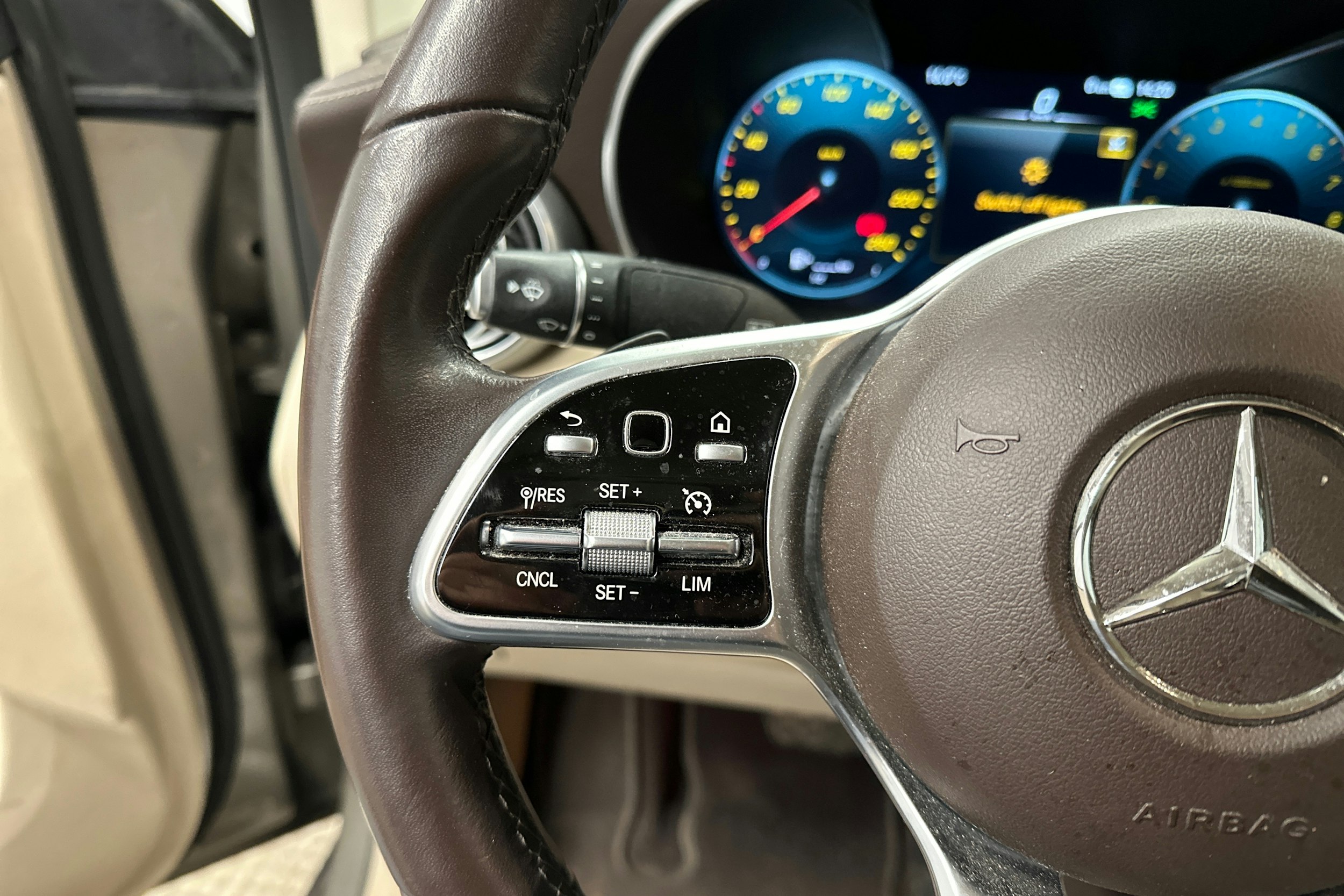 harmaa Mercedes-Benz GLC 2021 kuva 14.