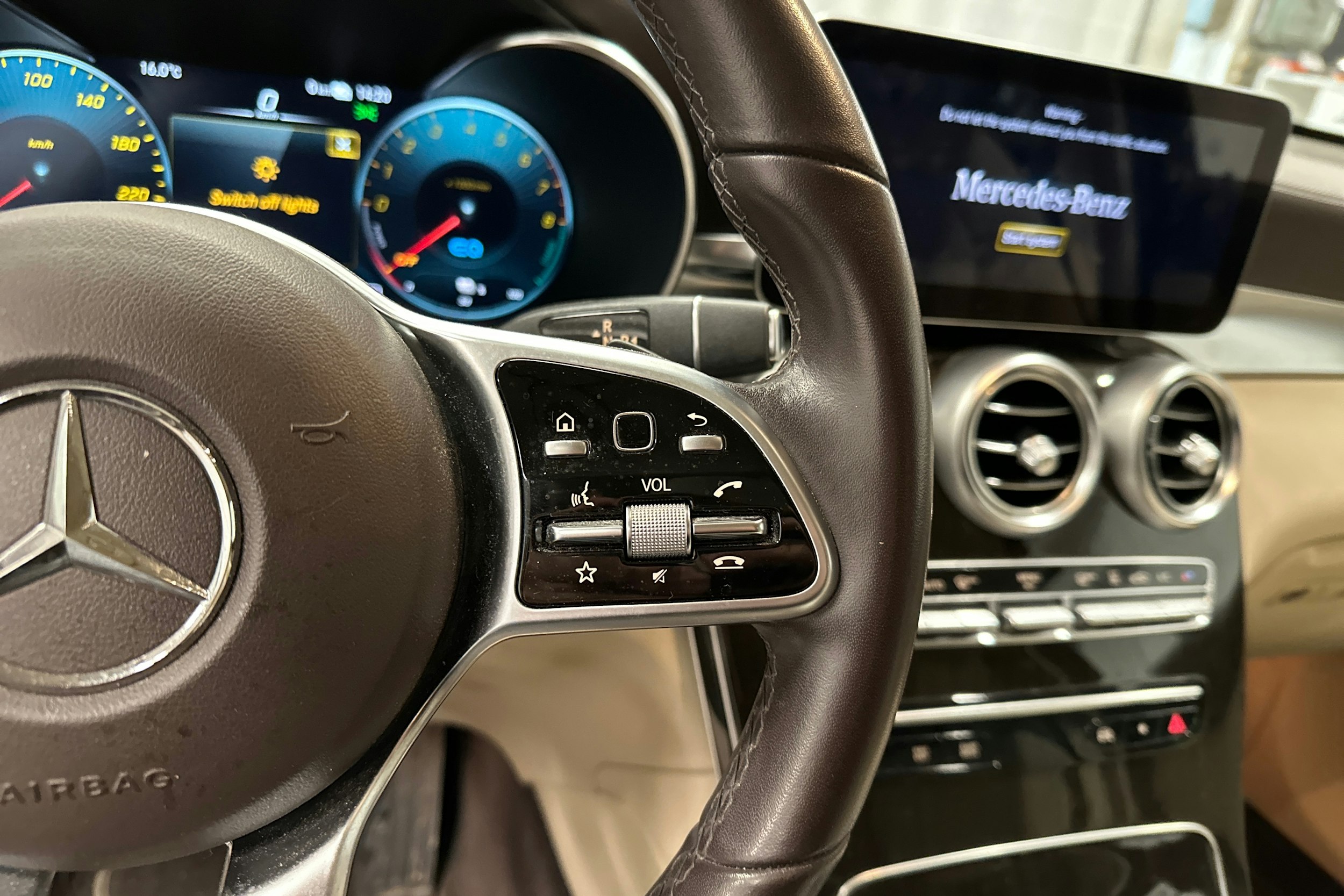 harmaa Mercedes-Benz GLC 2021 kuva 15.