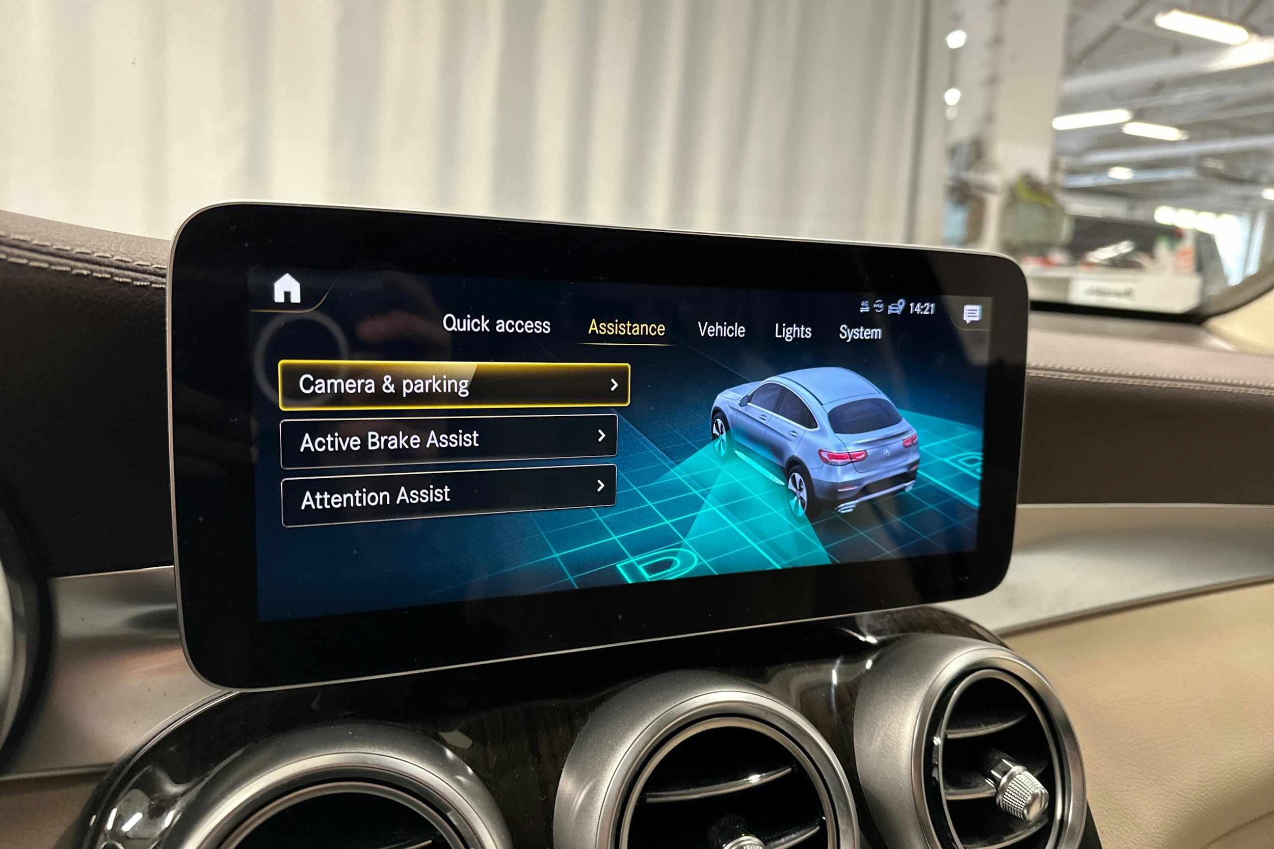 harmaa Mercedes-Benz GLC 2021 kuva 17.