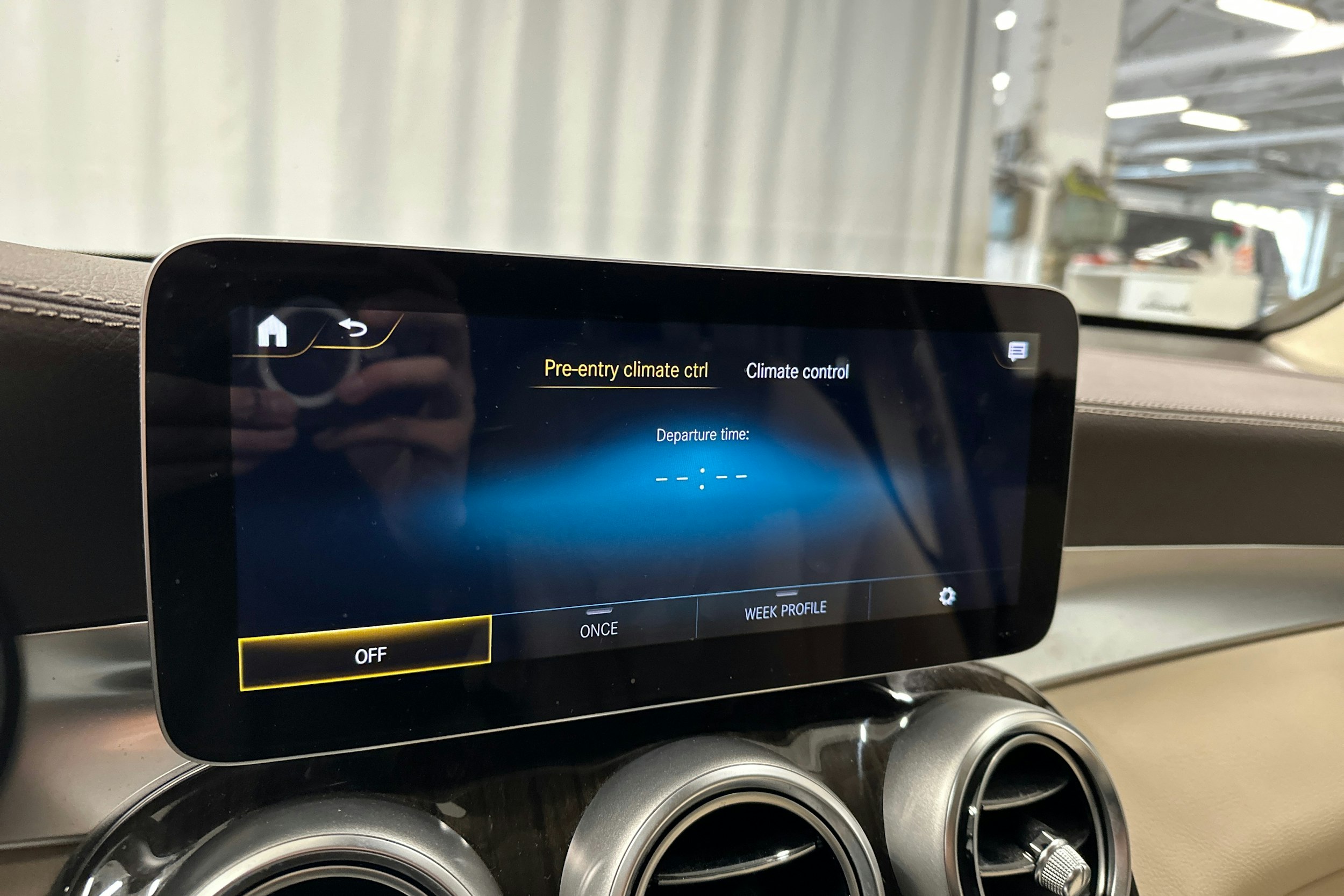 harmaa Mercedes-Benz GLC 2021 kuva 20.