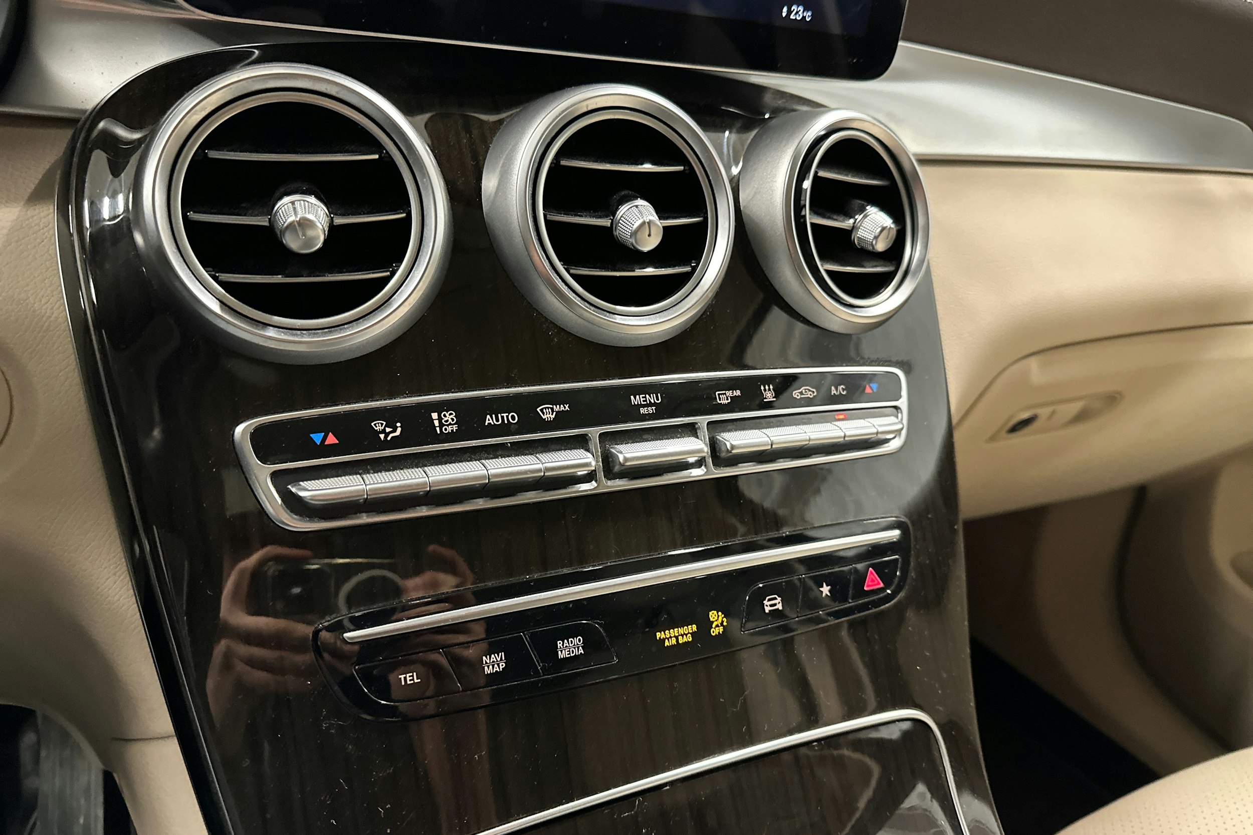 harmaa Mercedes-Benz GLC 2021 kuva 21.