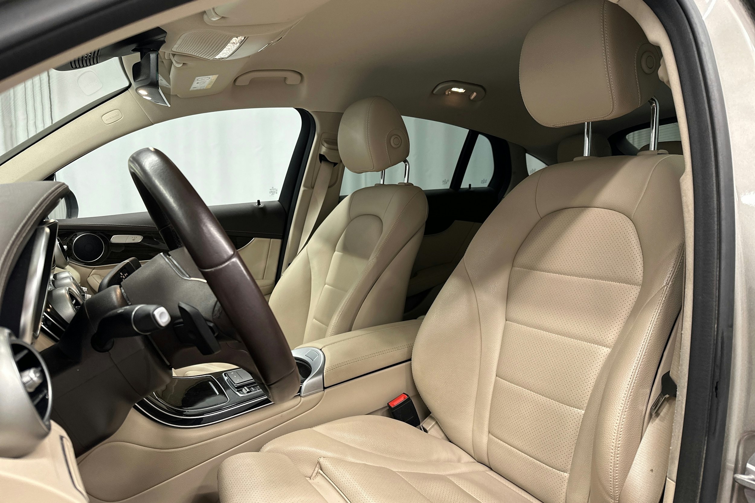 harmaa Mercedes-Benz GLC 2021 kuva 23.