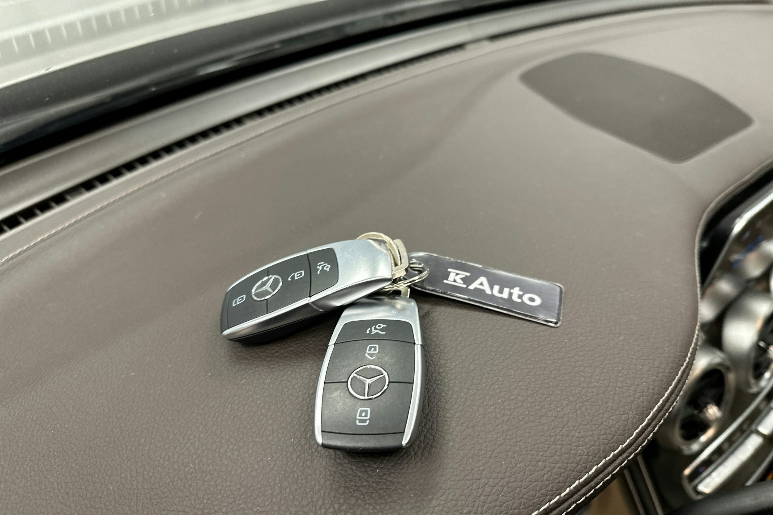 harmaa Mercedes-Benz GLC 2021 kuva 28.