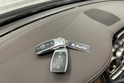 harmaa Mercedes-Benz GLC 2021 kuva 28.