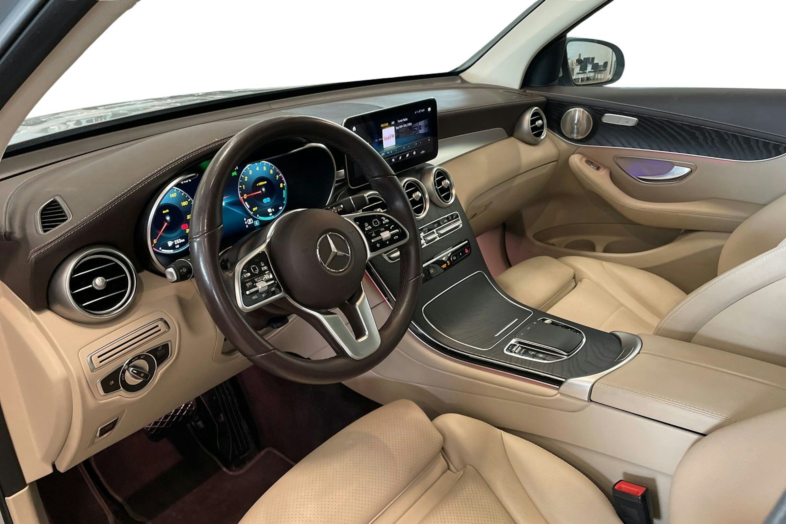 harmaa Mercedes-Benz GLC 2021 kuva 6.