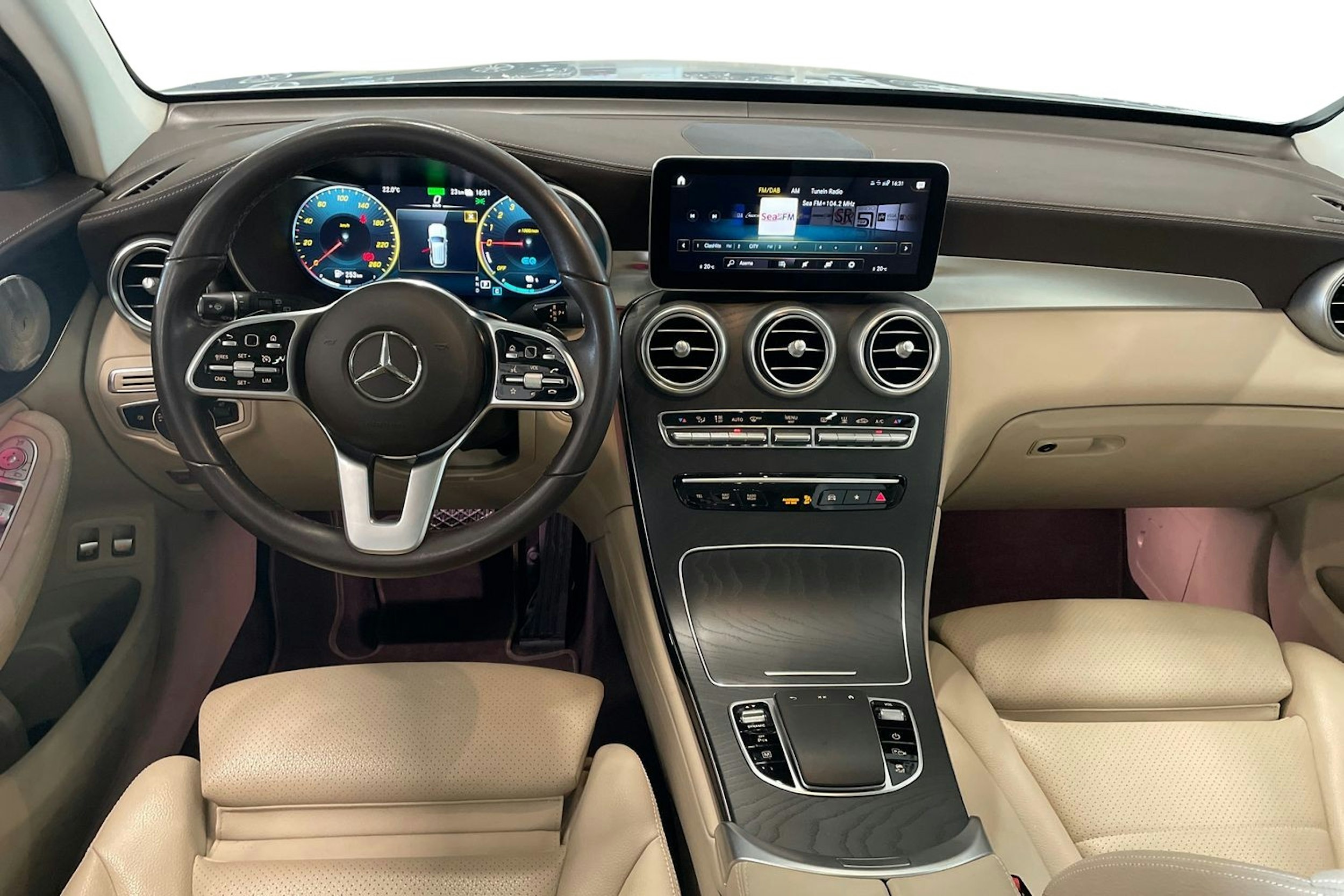 harmaa Mercedes-Benz GLC 2021 kuva 7.