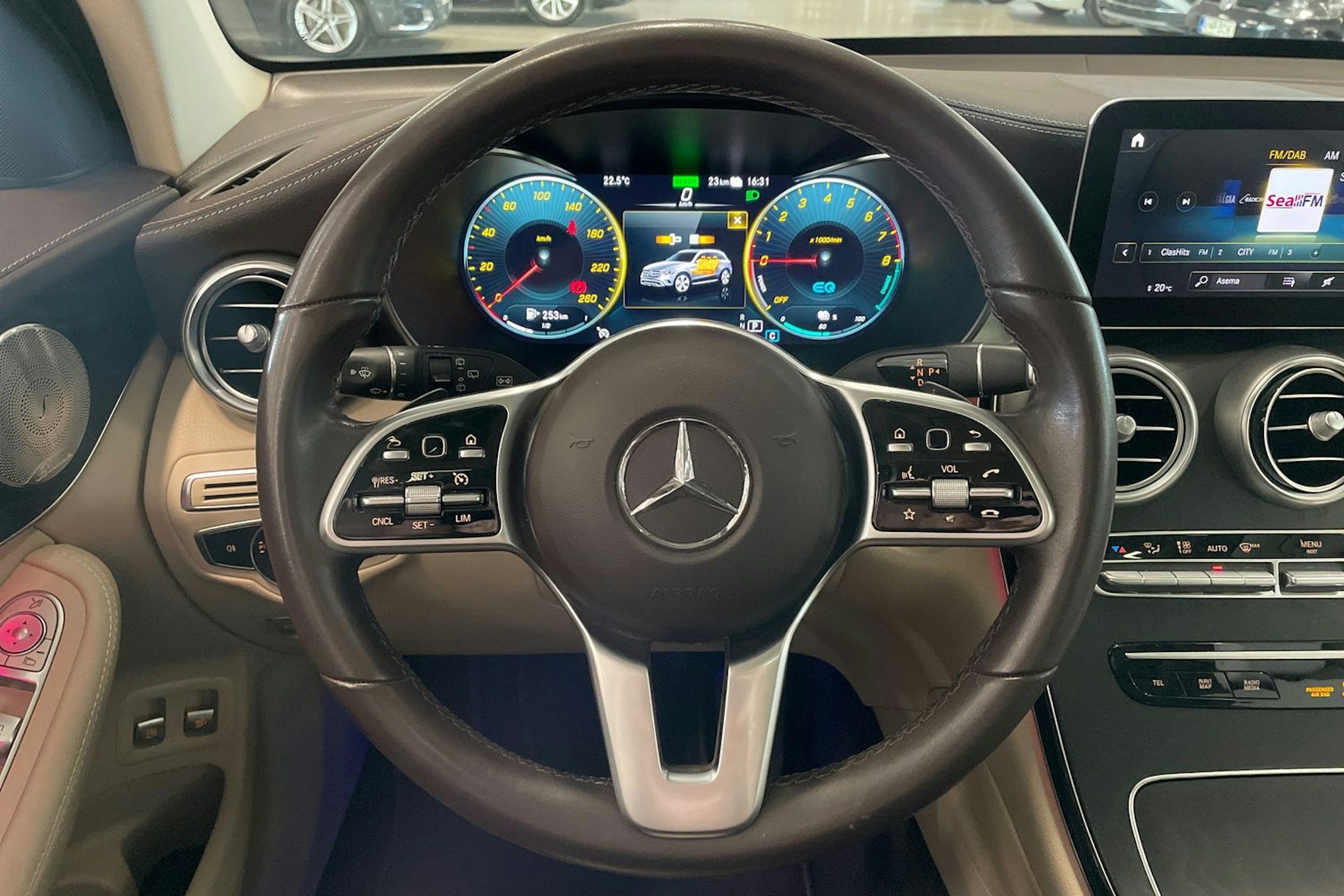 harmaa Mercedes-Benz GLC 2021 kuva 11.