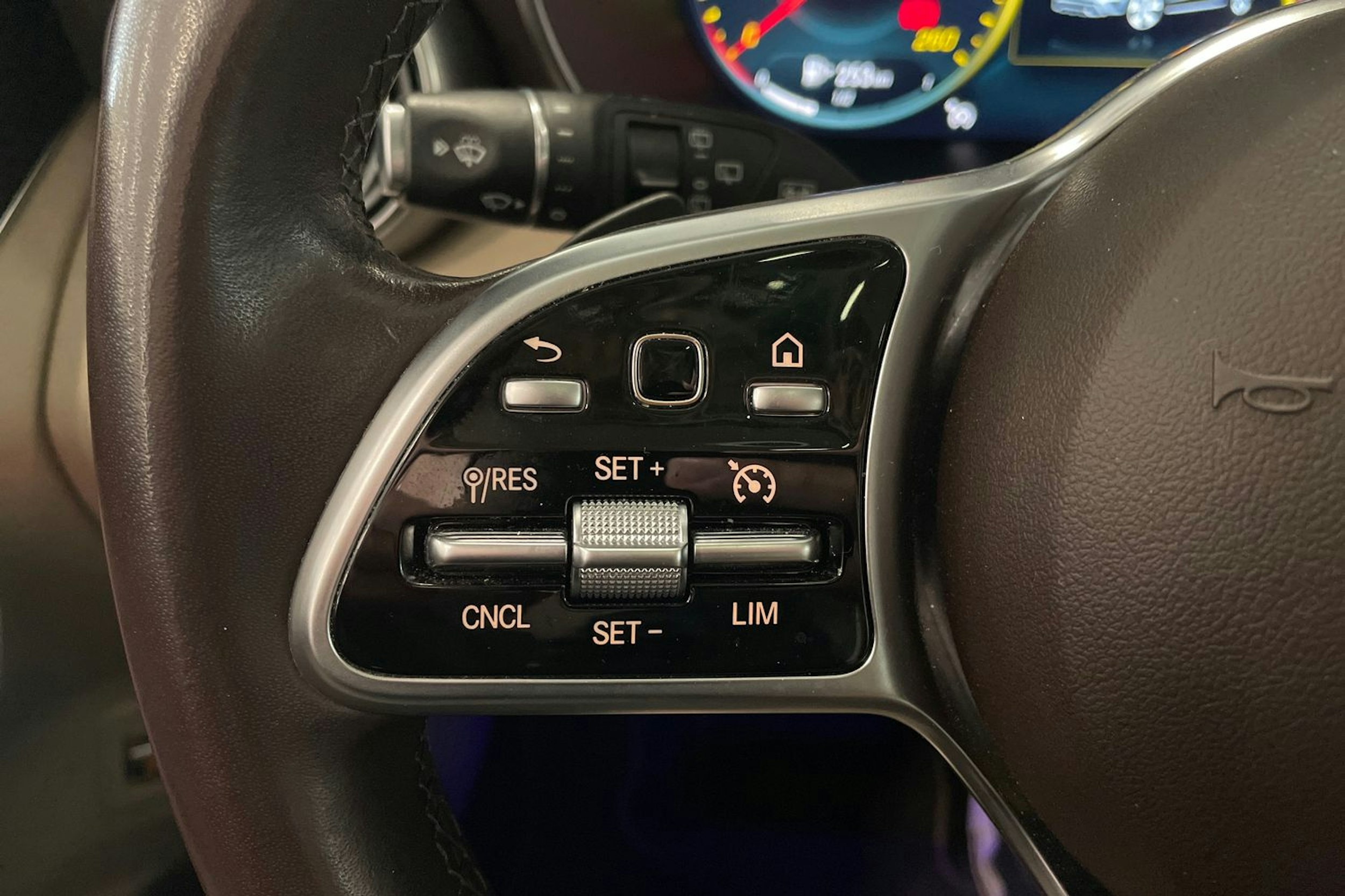 harmaa Mercedes-Benz GLC 2021 kuva 12.