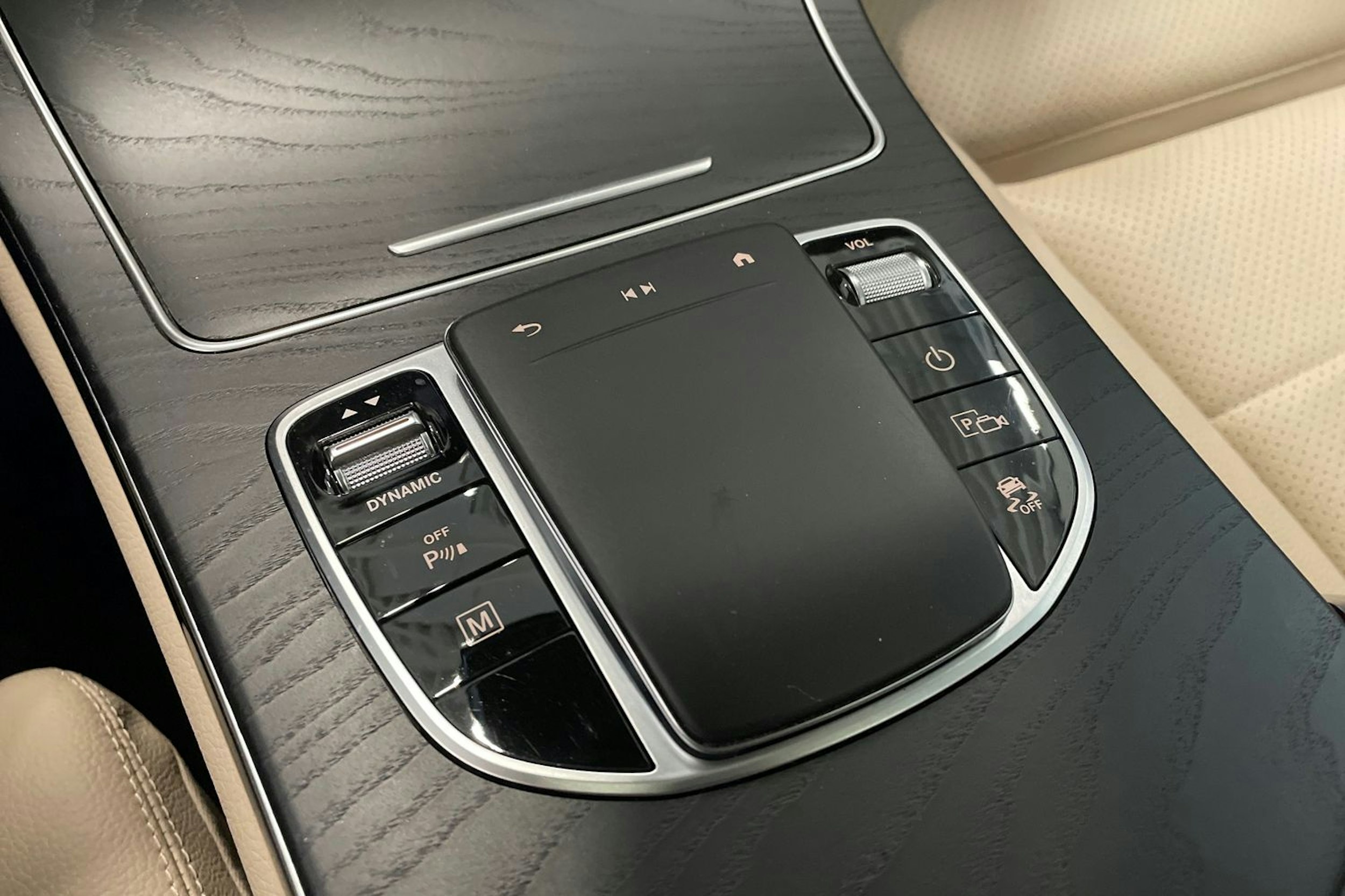 harmaa Mercedes-Benz GLC 2021 kuva 19.