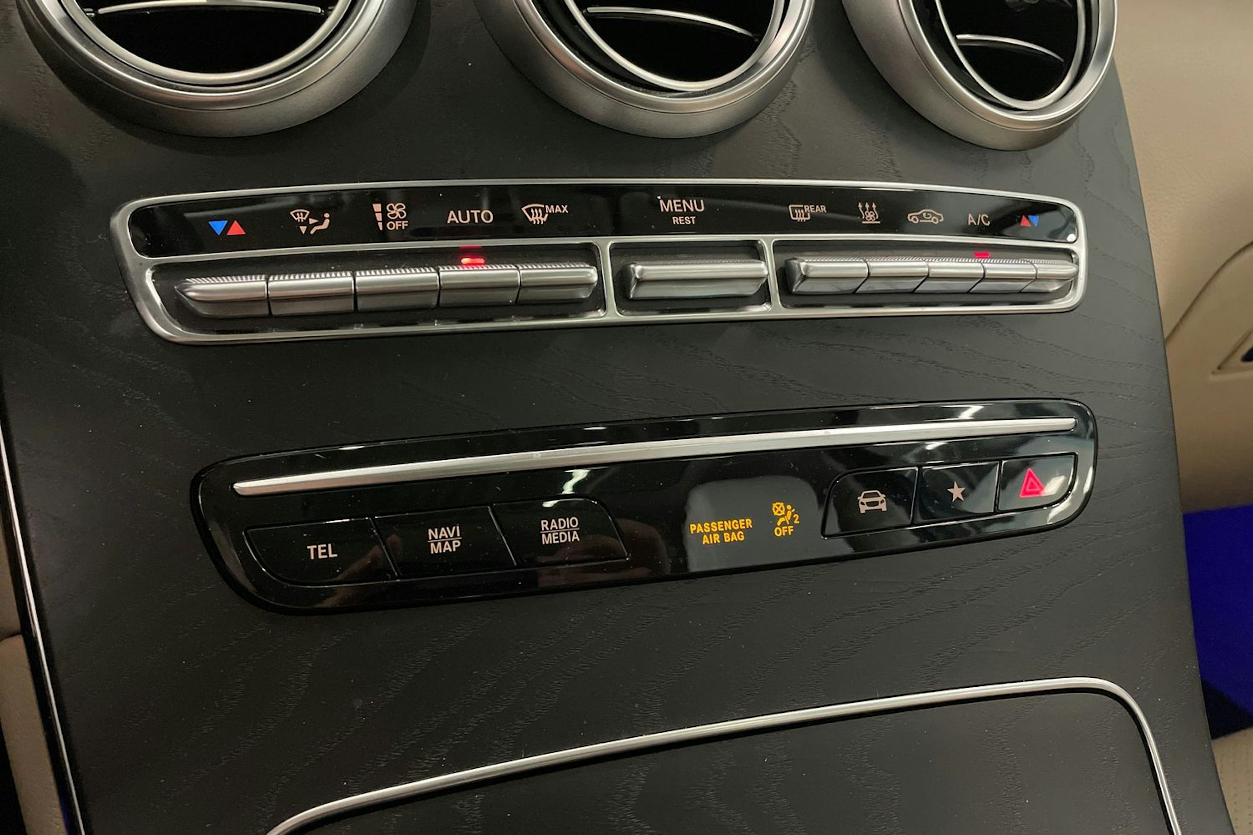 harmaa Mercedes-Benz GLC 2021 kuva 20.