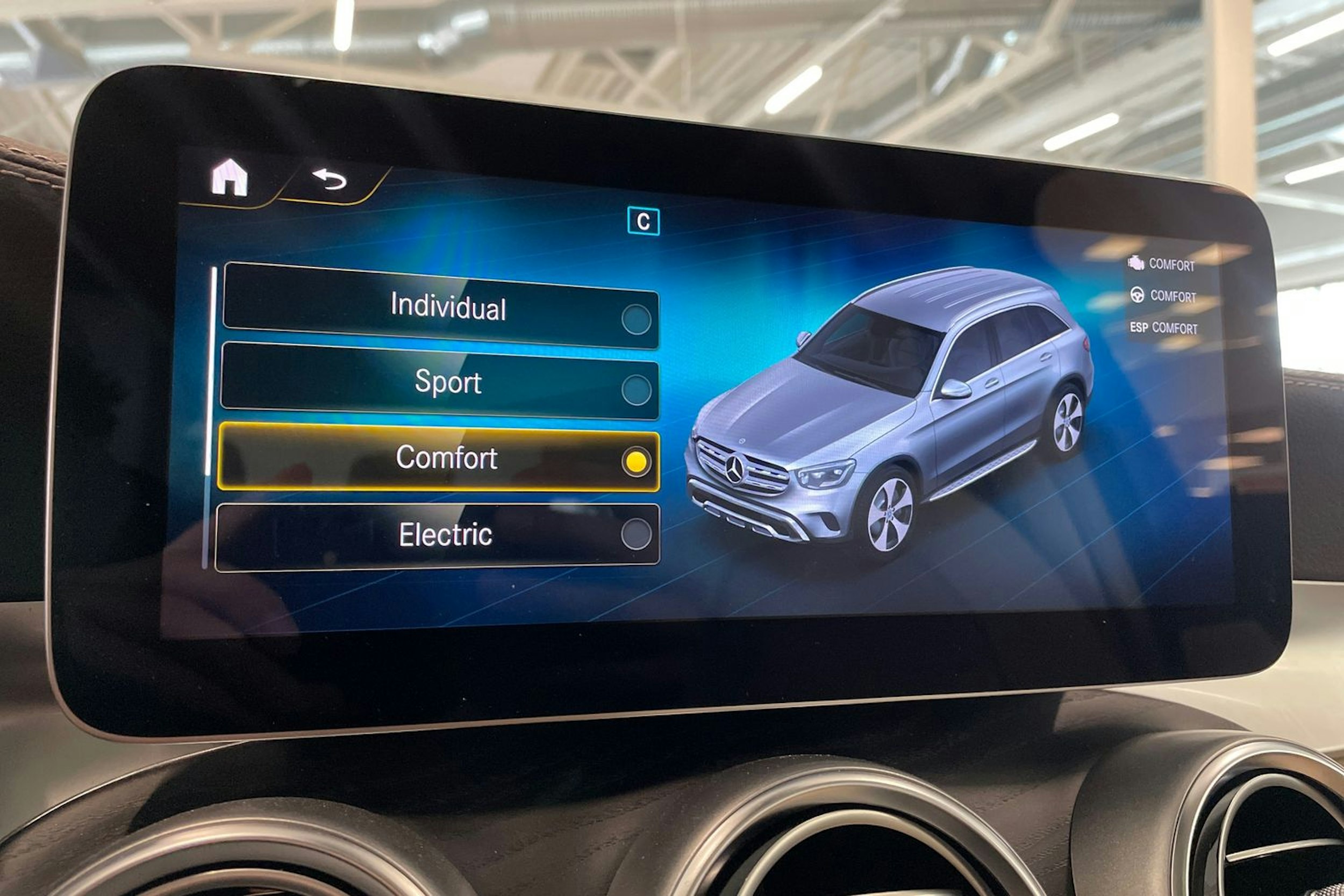 harmaa Mercedes-Benz GLC 2021 kuva 22.