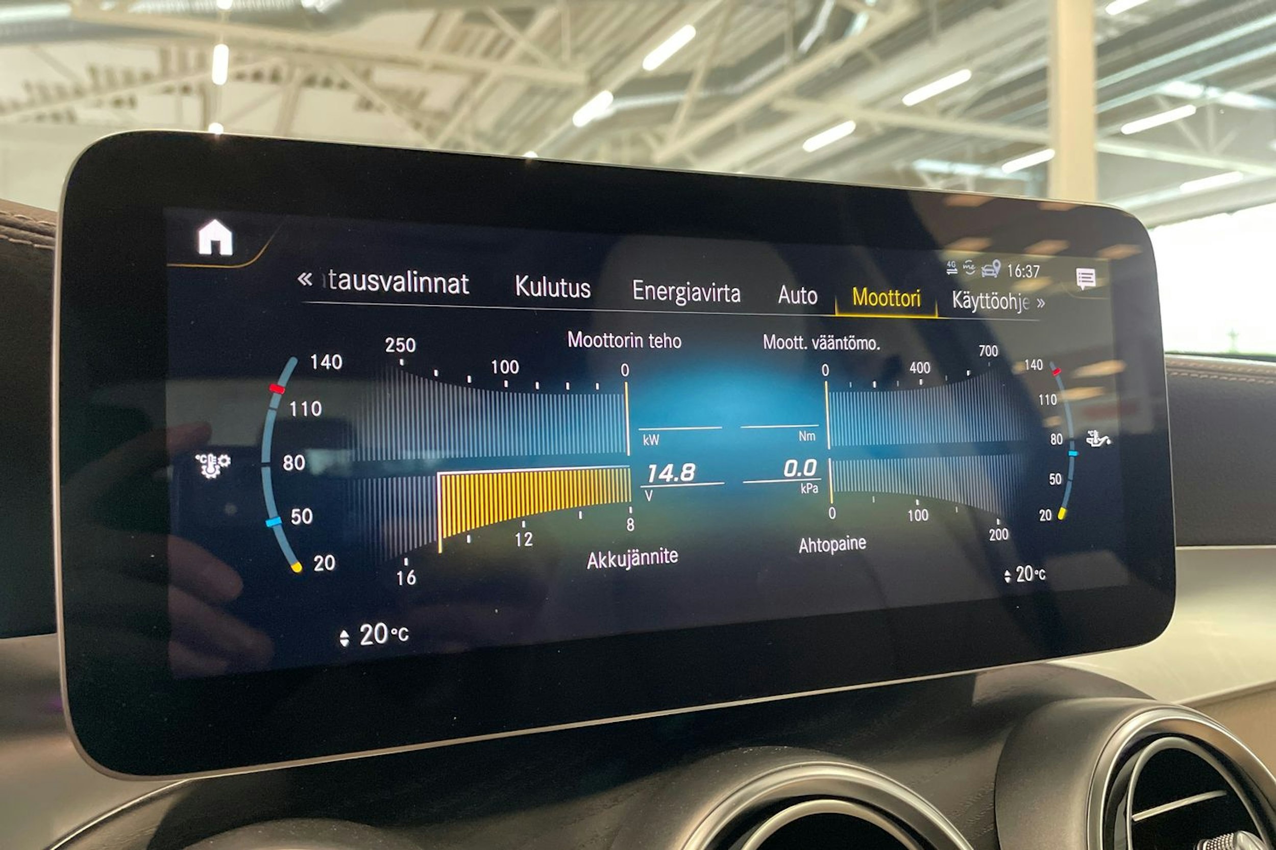 harmaa Mercedes-Benz GLC 2021 kuva 27.