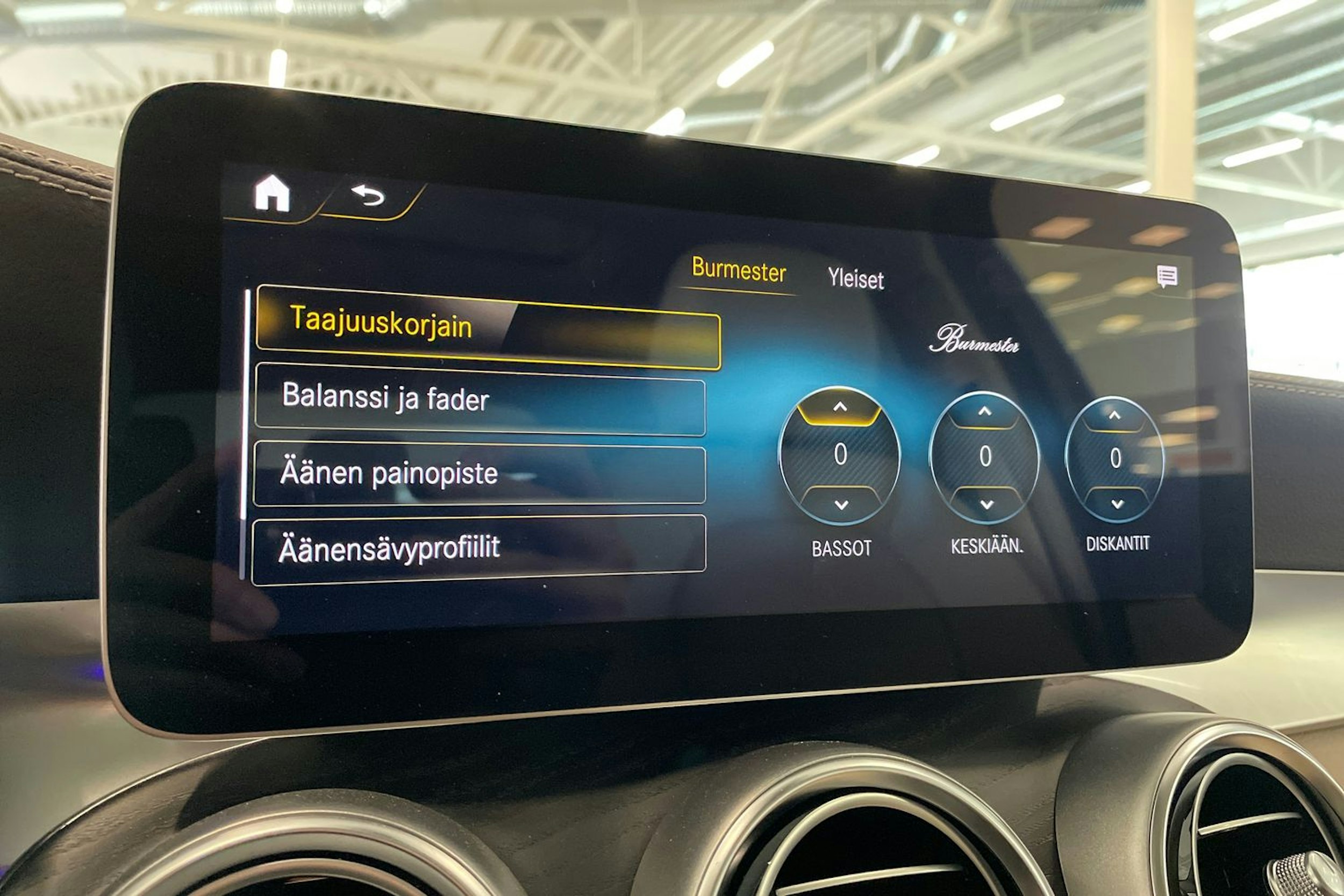 harmaa Mercedes-Benz GLC 2021 kuva 28.
