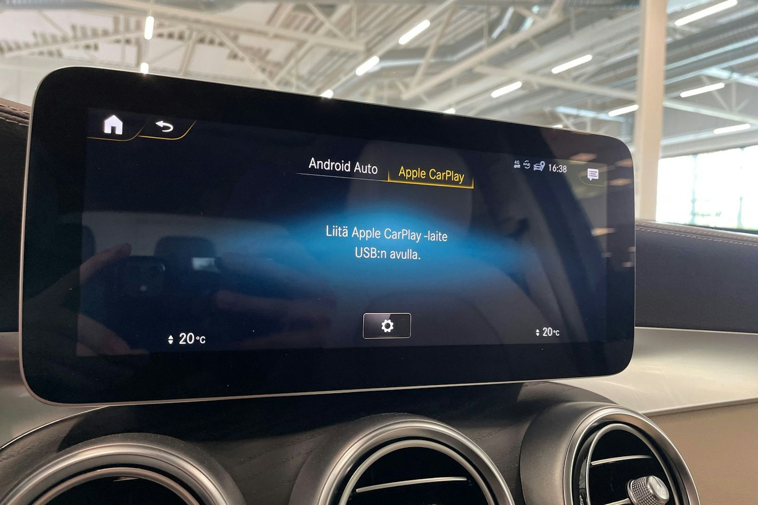 harmaa Mercedes-Benz GLC 2021 kuva 29.