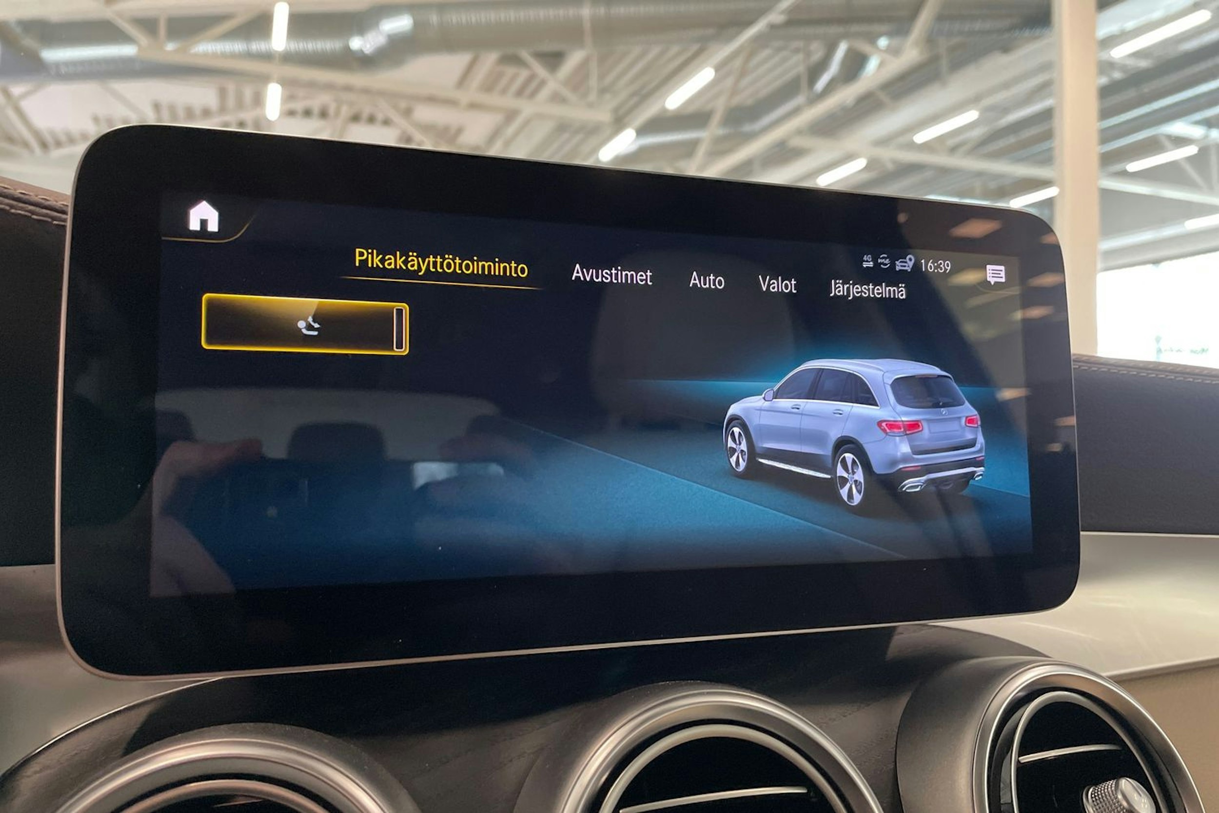 harmaa Mercedes-Benz GLC 2021 kuva 30.