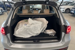 harmaa Mercedes-Benz GLC 2021 kuva 32.
