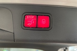 harmaa Mercedes-Benz GLC 2021 kuva 36.