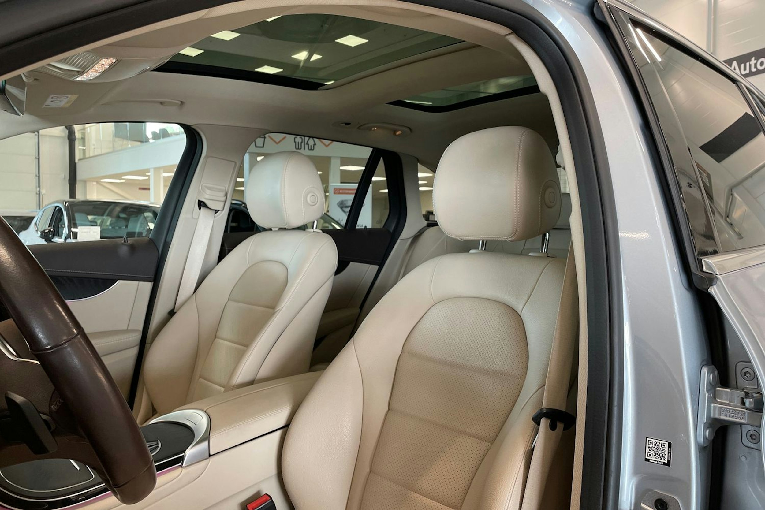 harmaa Mercedes-Benz GLC 2021 kuva 38.
