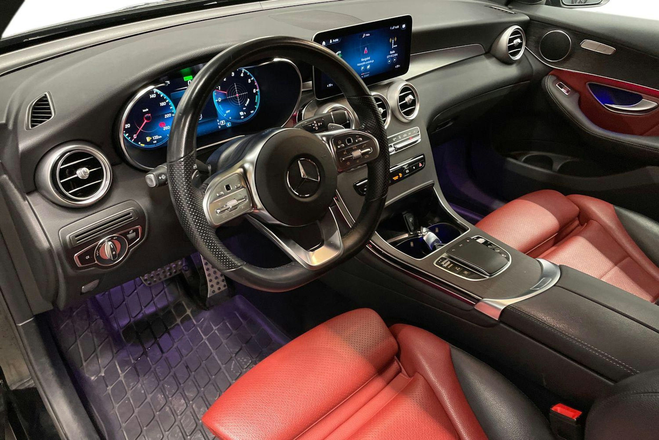 Musta Mercedes-Benz GLC 2021 kuva 7.