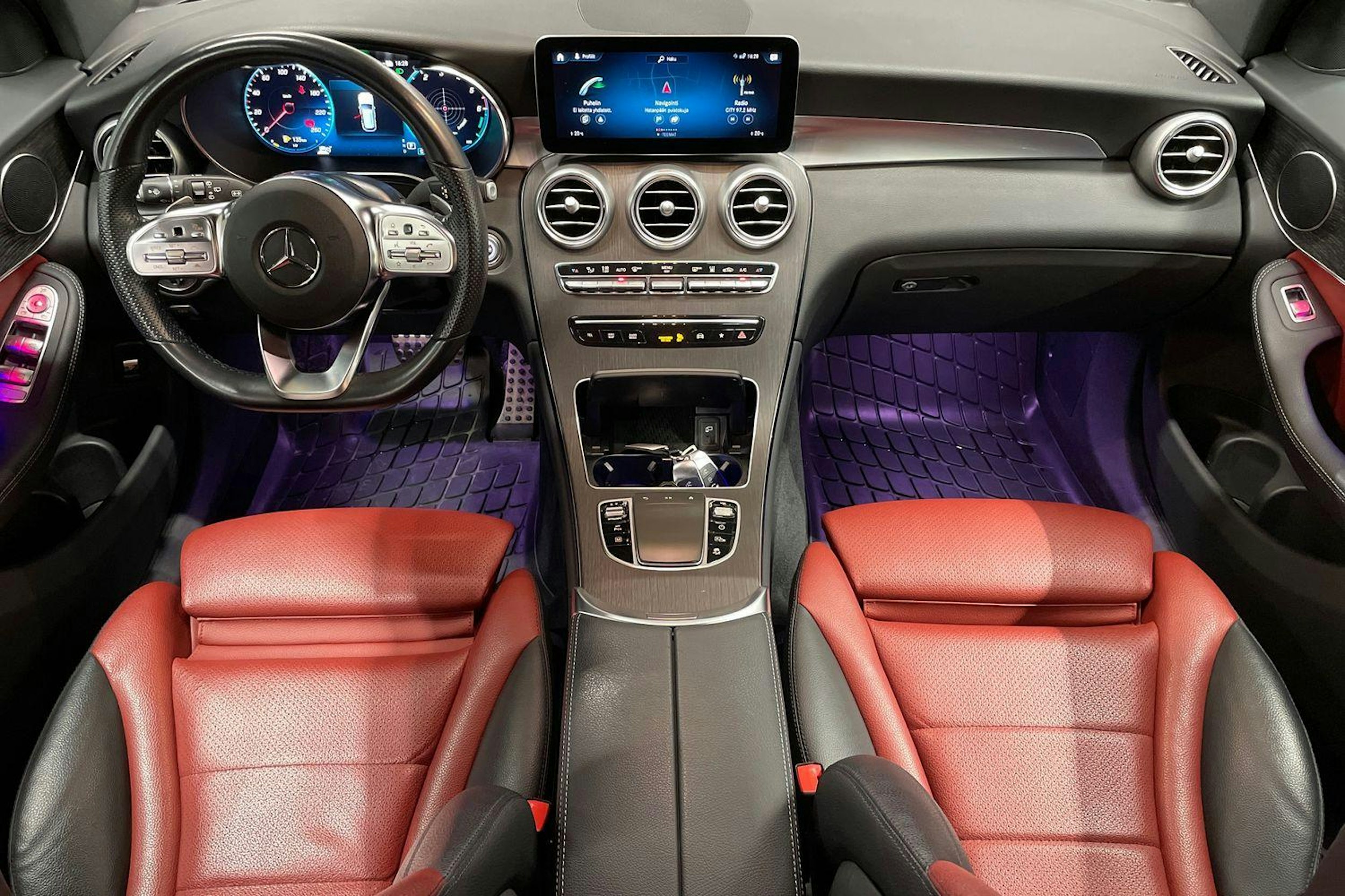 Musta Mercedes-Benz GLC 2021 kuva 9.