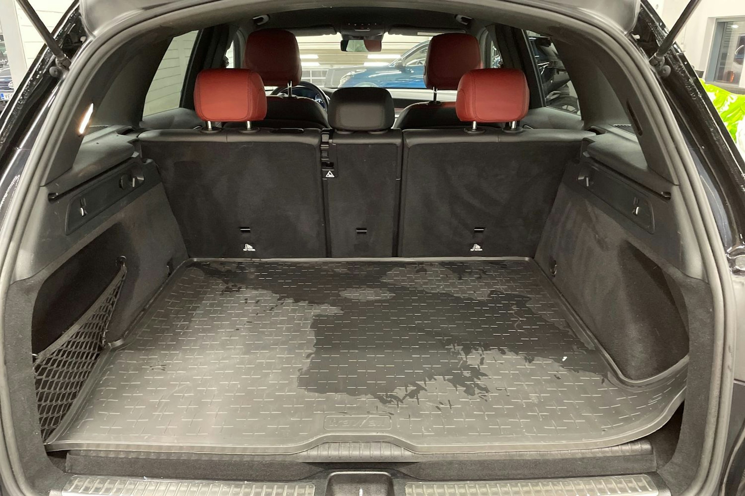 Musta Mercedes-Benz GLC 2021 kuva 15.