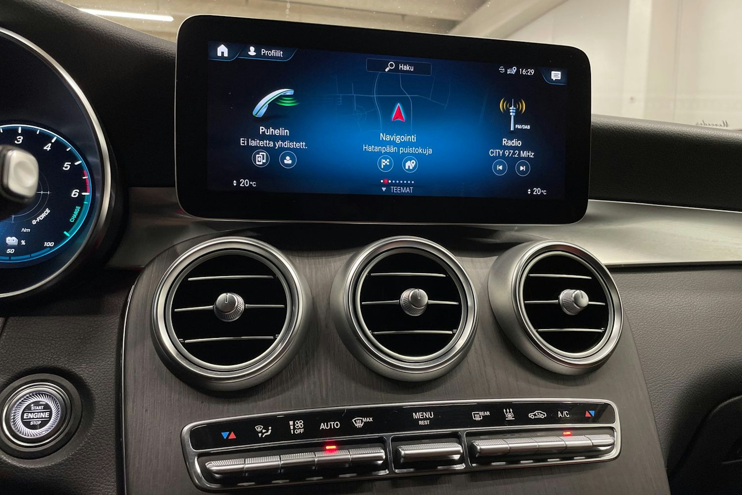 Musta Mercedes-Benz GLC 2021 kuva 17.