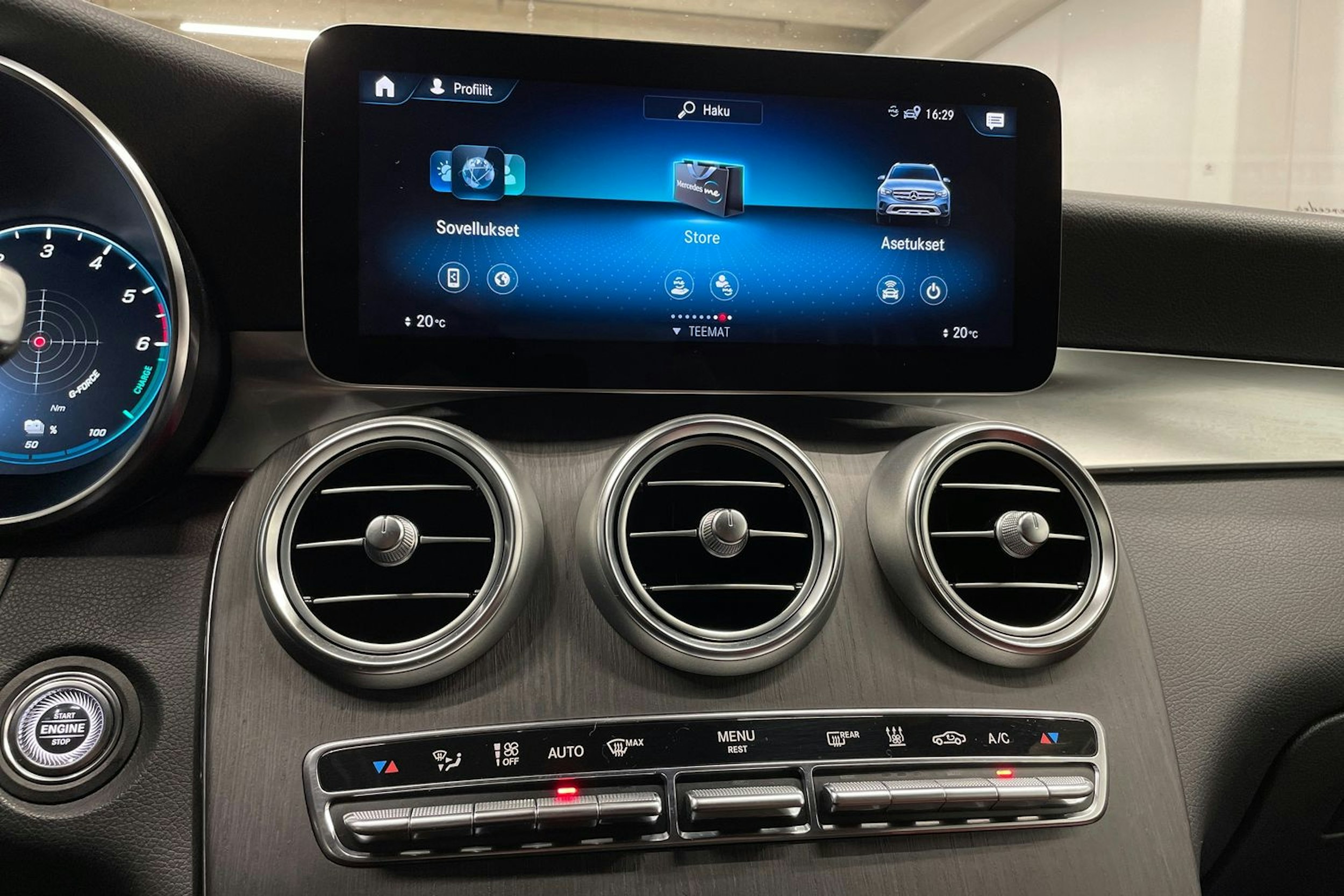 Musta Mercedes-Benz GLC 2021 kuva 19.