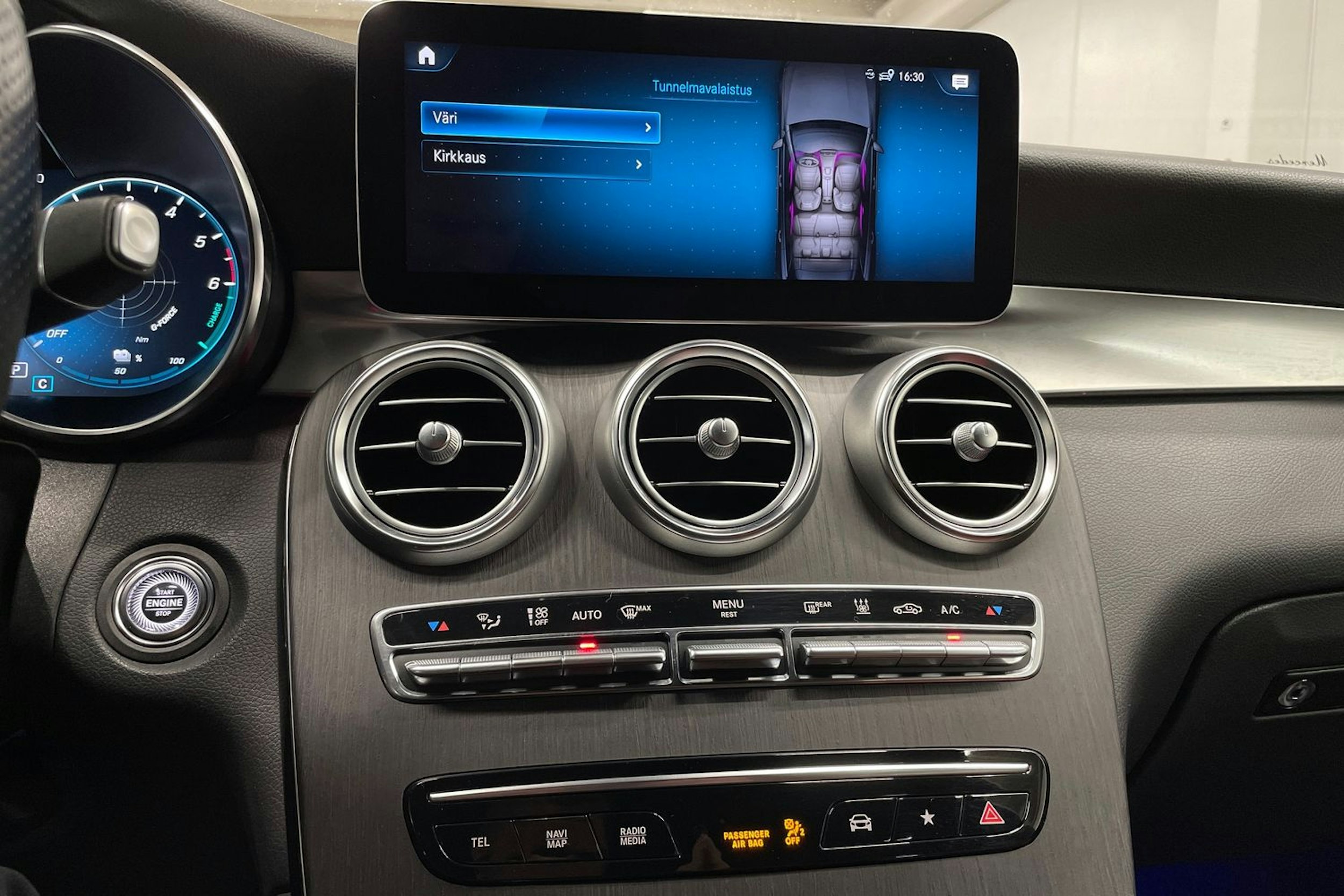 Musta Mercedes-Benz GLC 2021 kuva 22.