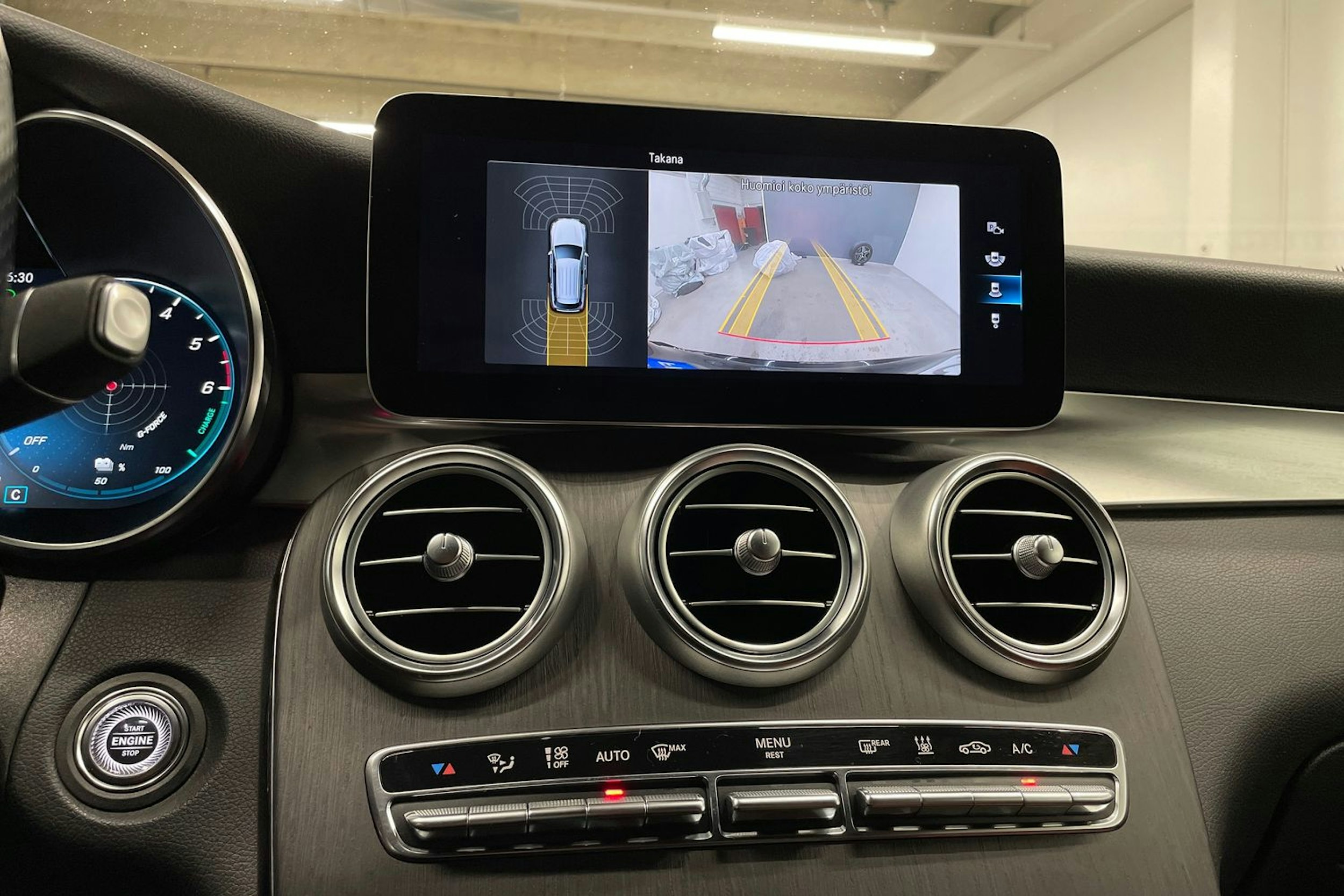 Musta Mercedes-Benz GLC 2021 kuva 24.