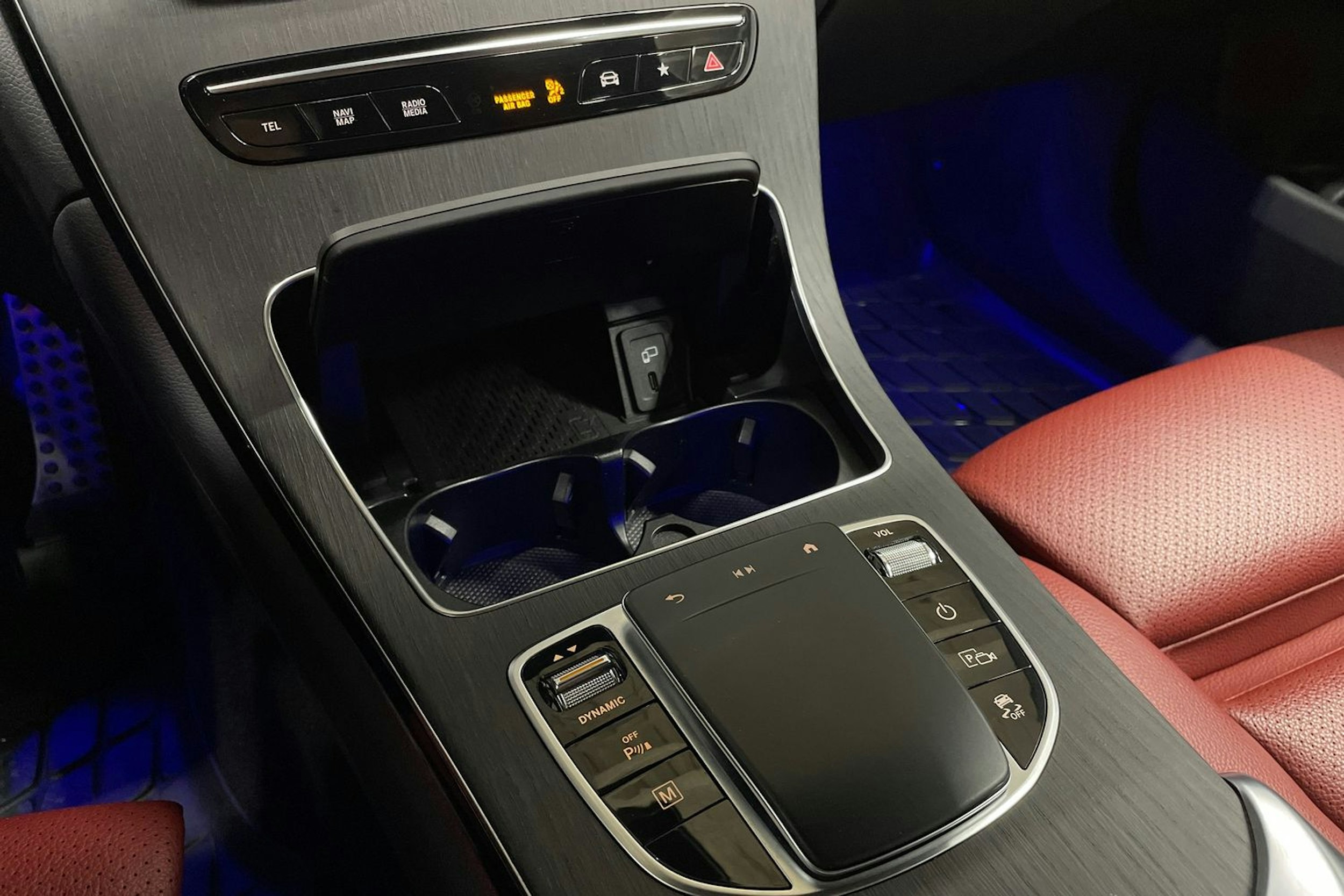 Musta Mercedes-Benz GLC 2021 kuva 25.