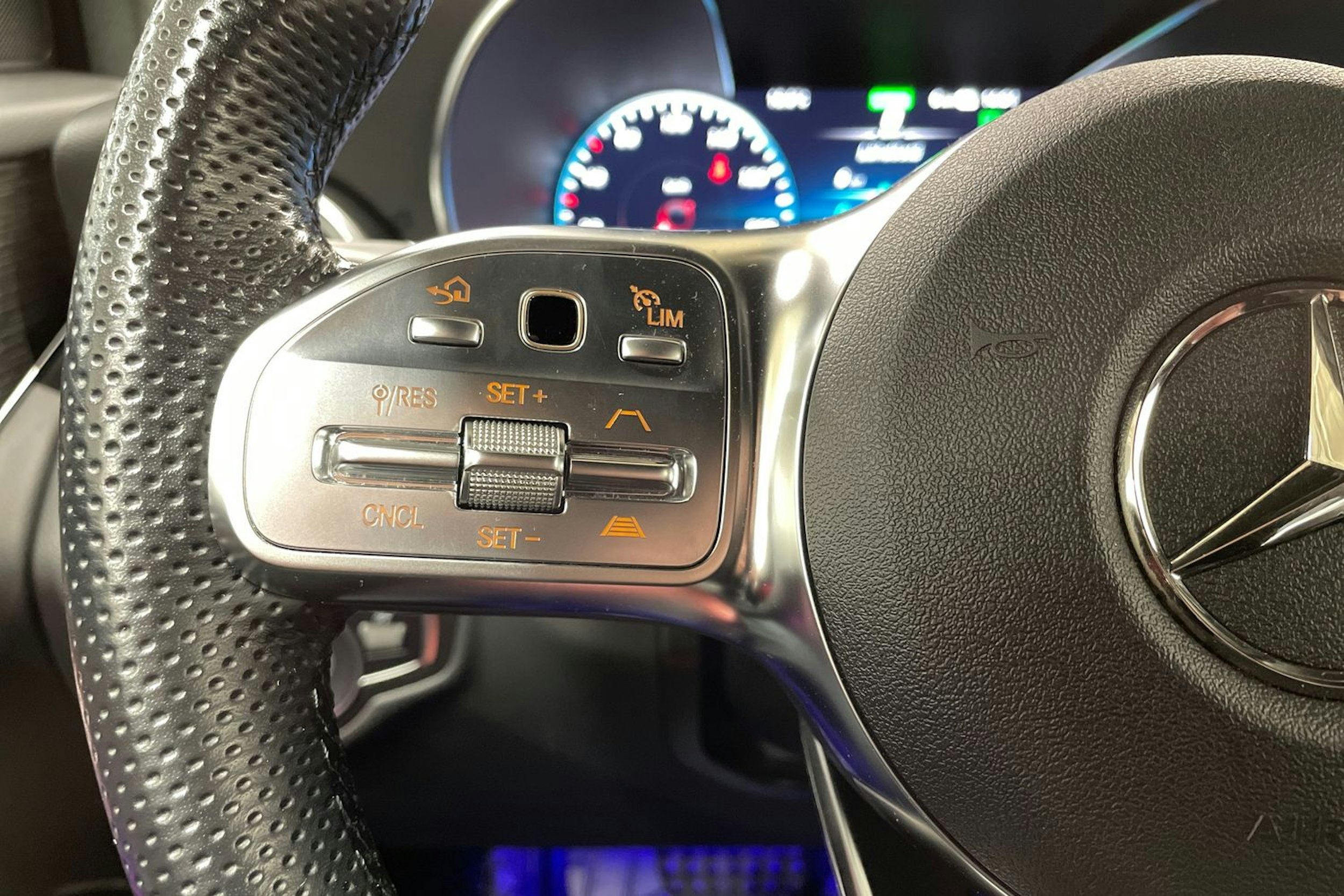 Musta Mercedes-Benz GLC 2021 kuva 27.