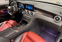 Musta Mercedes-Benz GLC 2021 kuva 34.