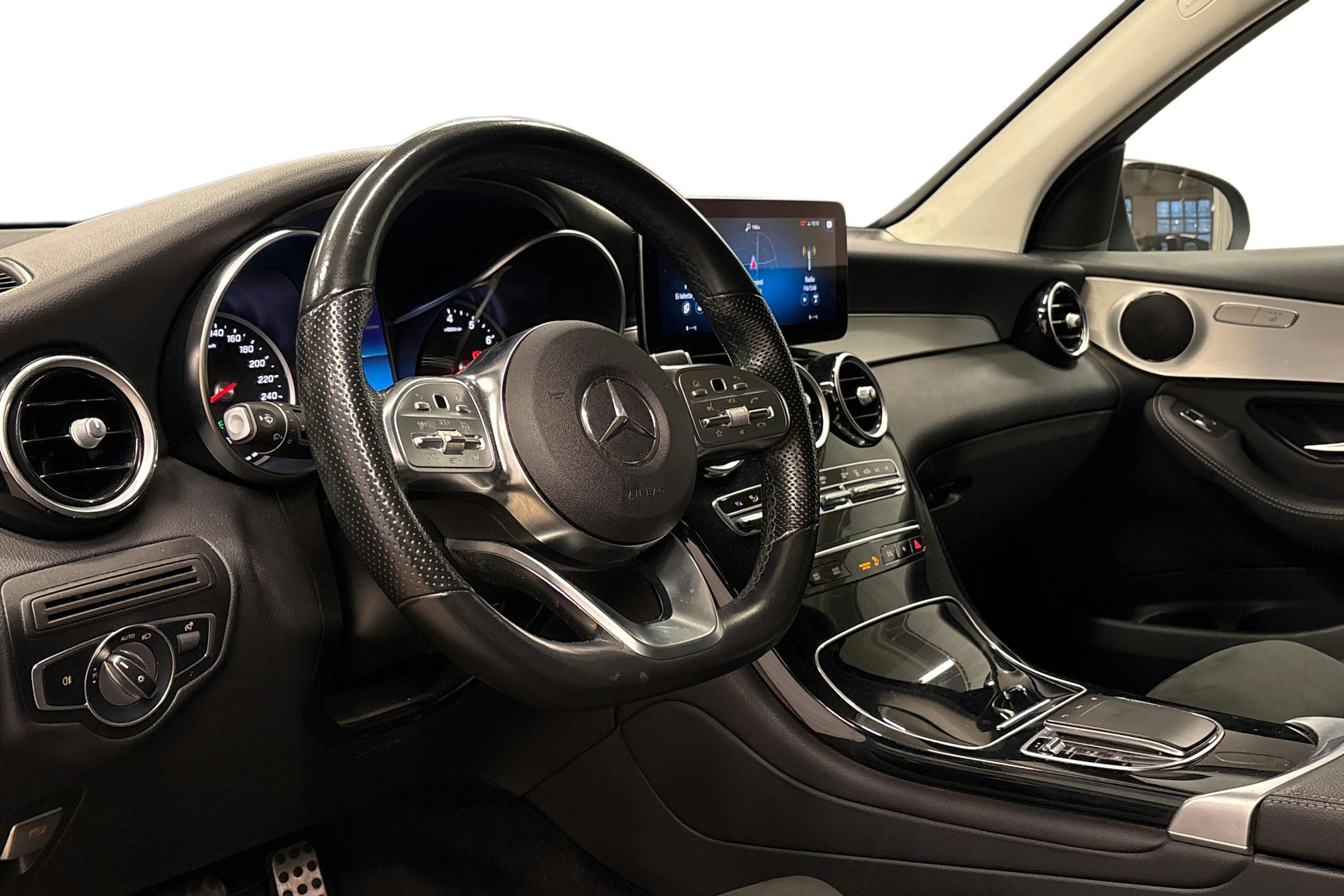 musta Mercedes-Benz GLC 2021 kuva 3.