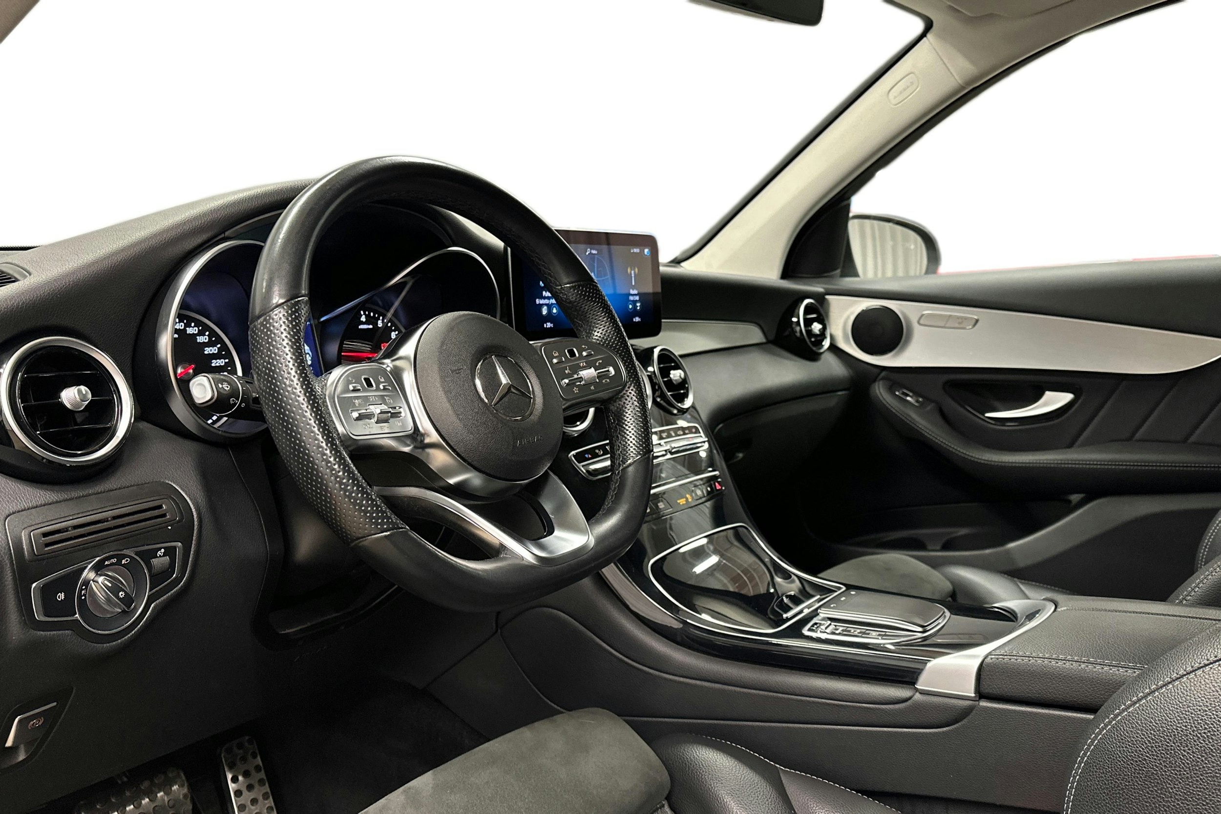 musta Mercedes-Benz GLC 2021 kuva 7.