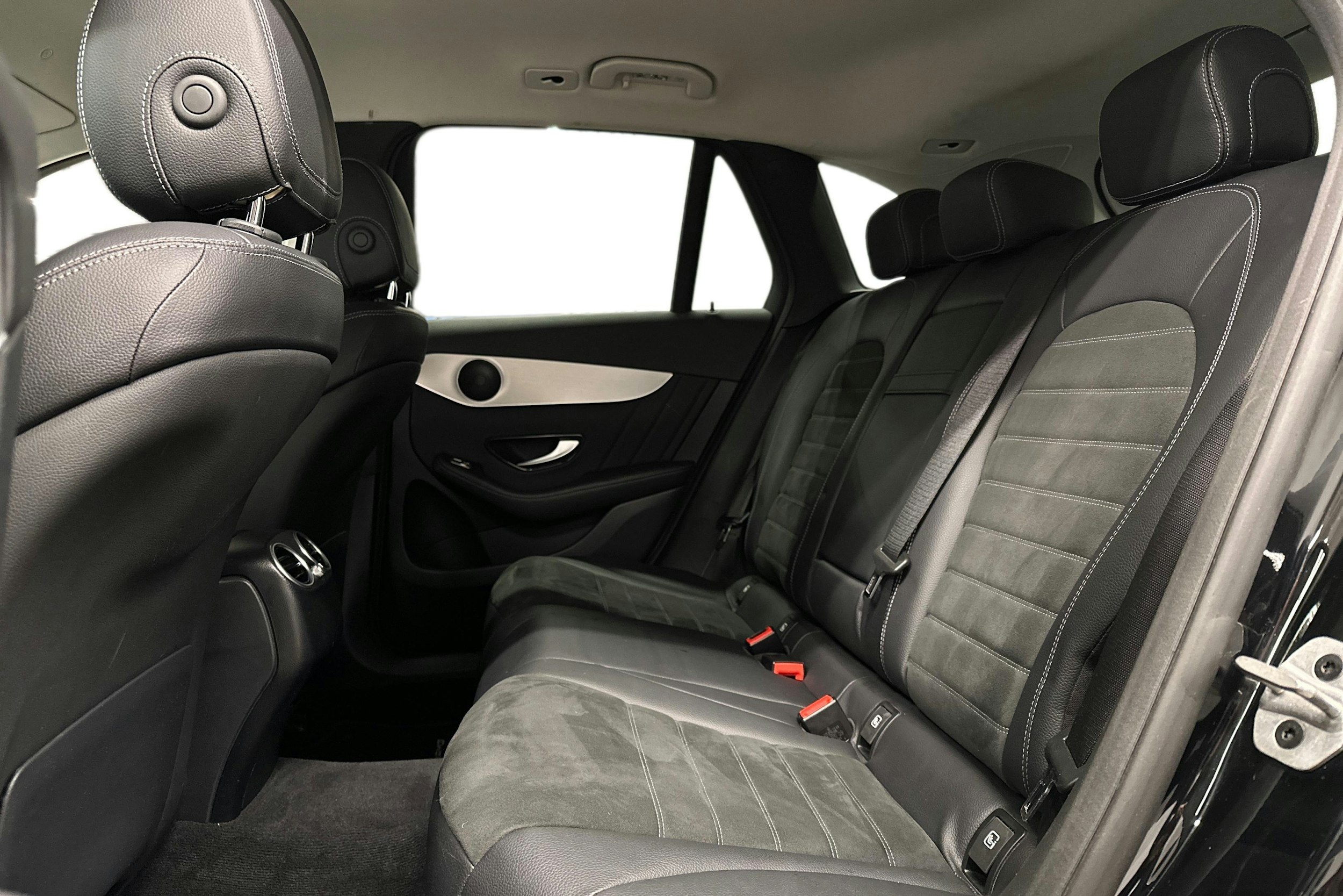 musta Mercedes-Benz GLC 2021 kuva 10.