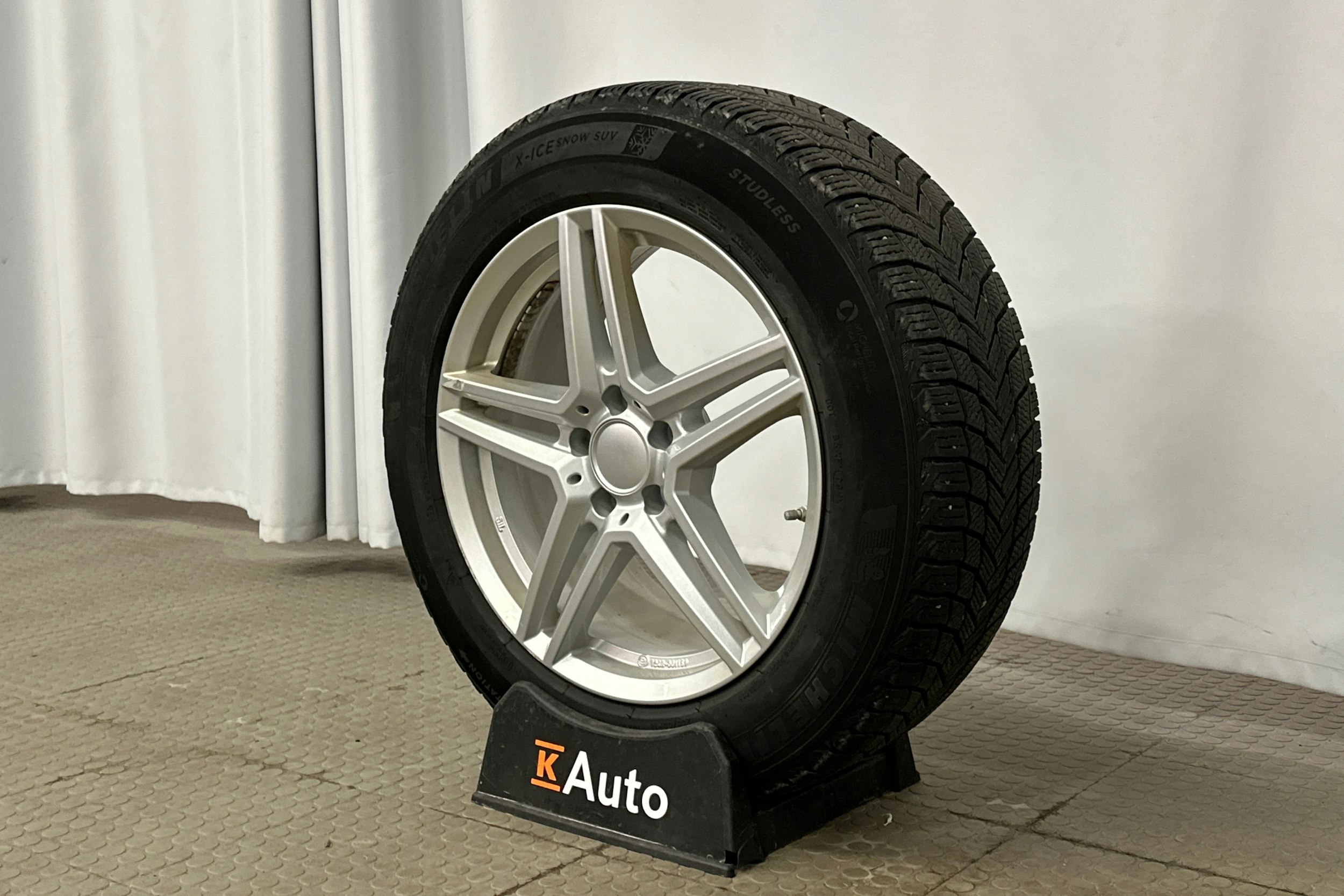 musta Mercedes-Benz GLC 2021 kuva 13.