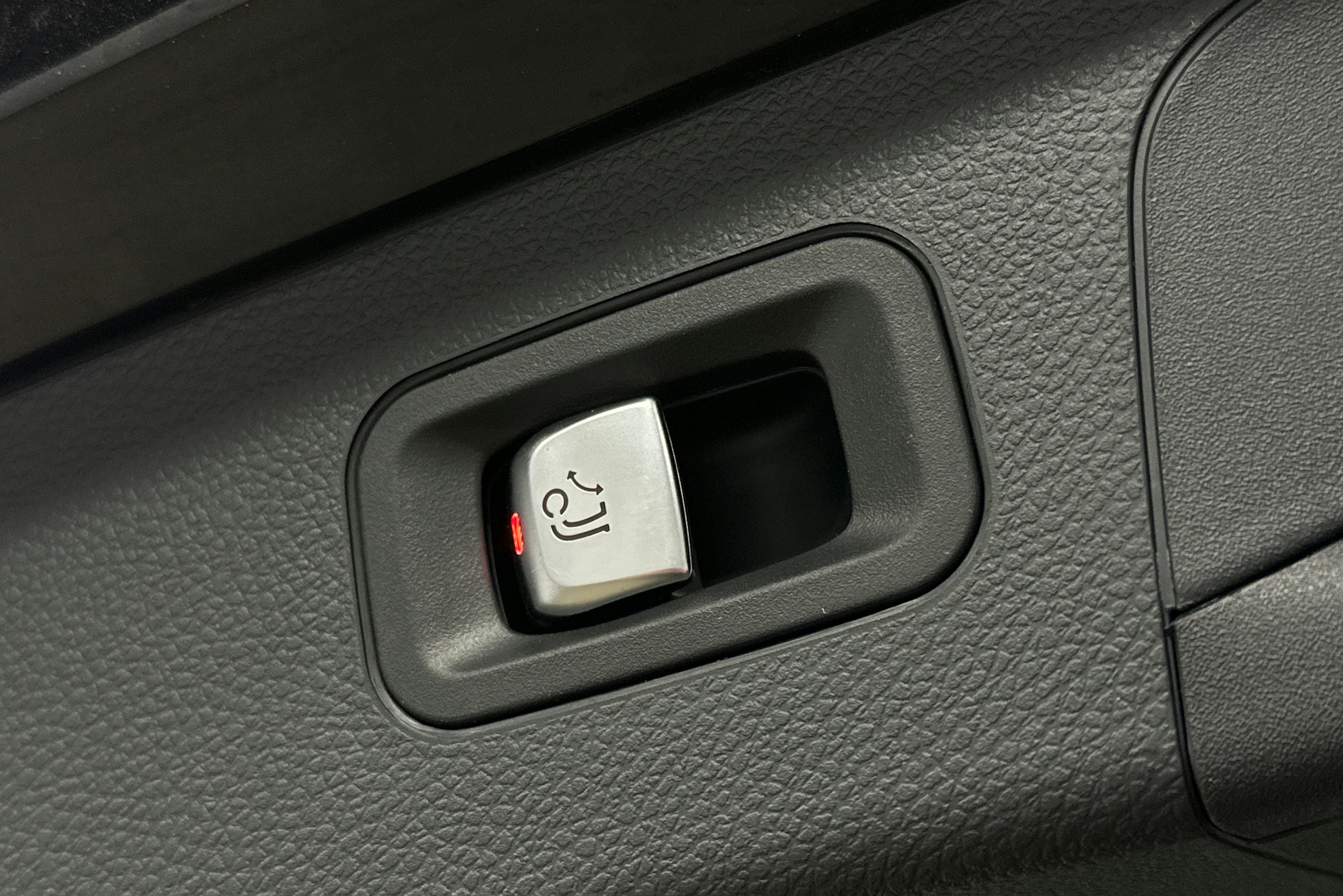 musta Mercedes-Benz GLC 2021 kuva 16.