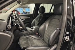 musta Mercedes-Benz GLC 2021 kuva 17.