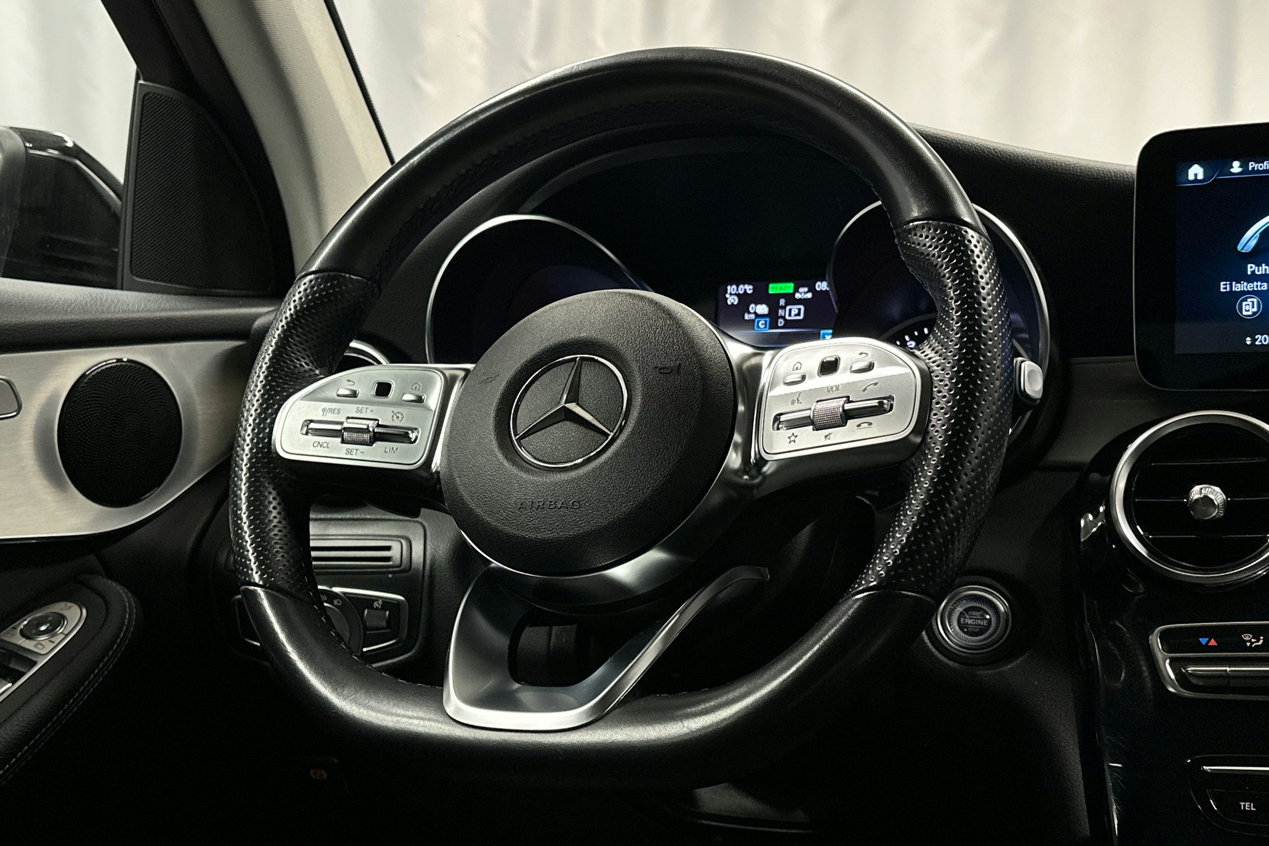 musta Mercedes-Benz GLC 2021 kuva 18.