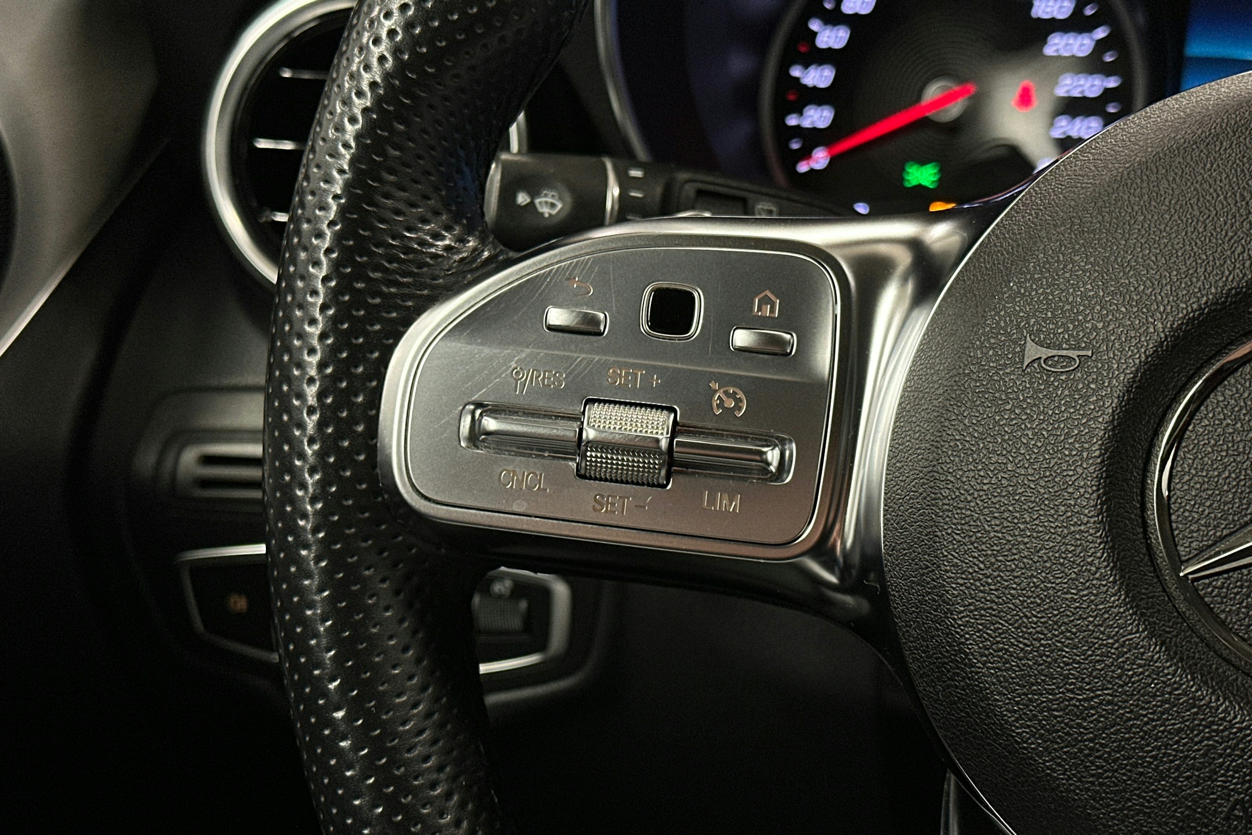 musta Mercedes-Benz GLC 2021 kuva 19.