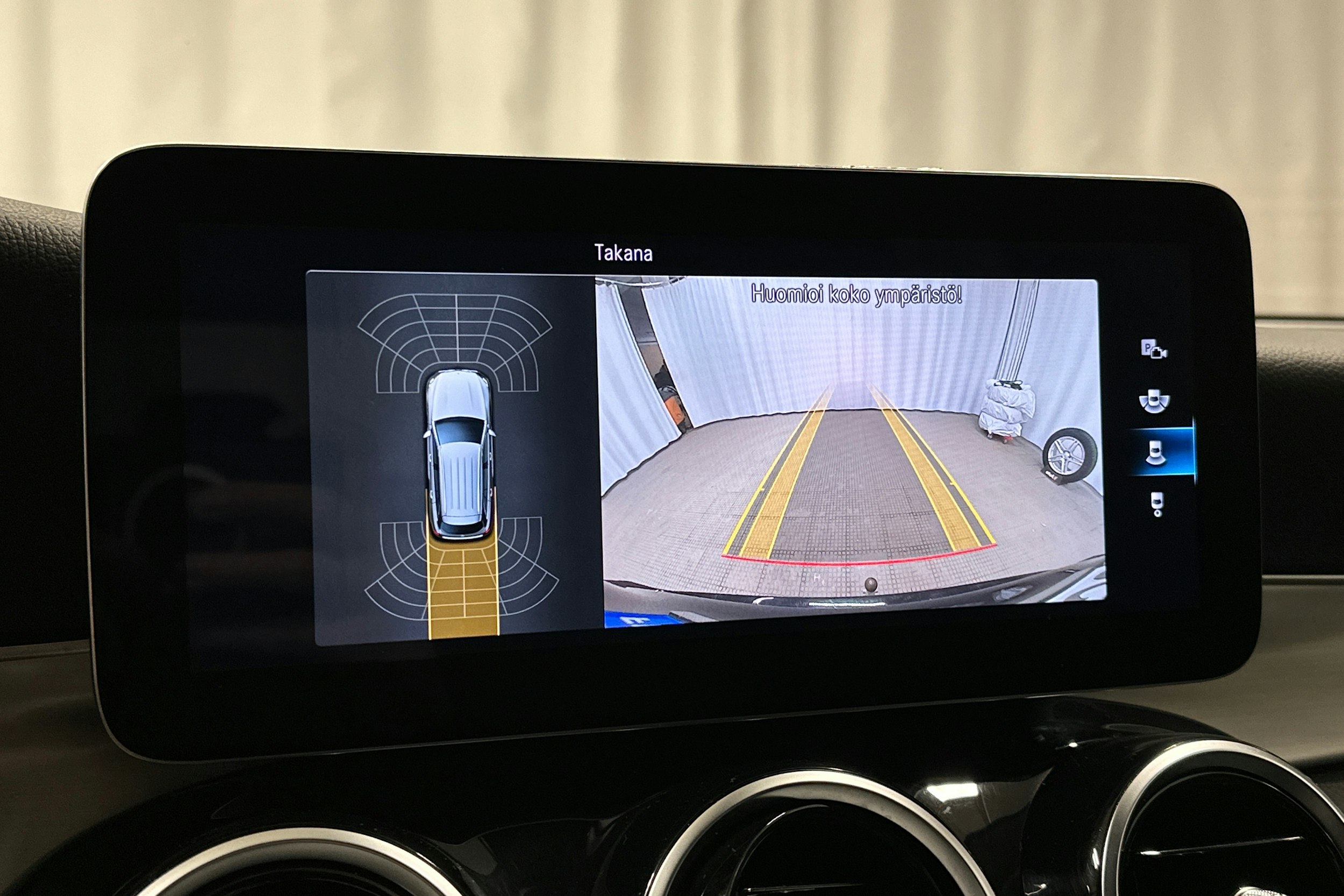 musta Mercedes-Benz GLC 2021 kuva 27.