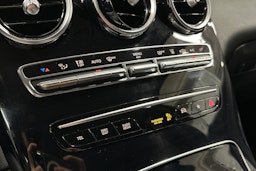 musta Mercedes-Benz GLC 2021 kuva 28.