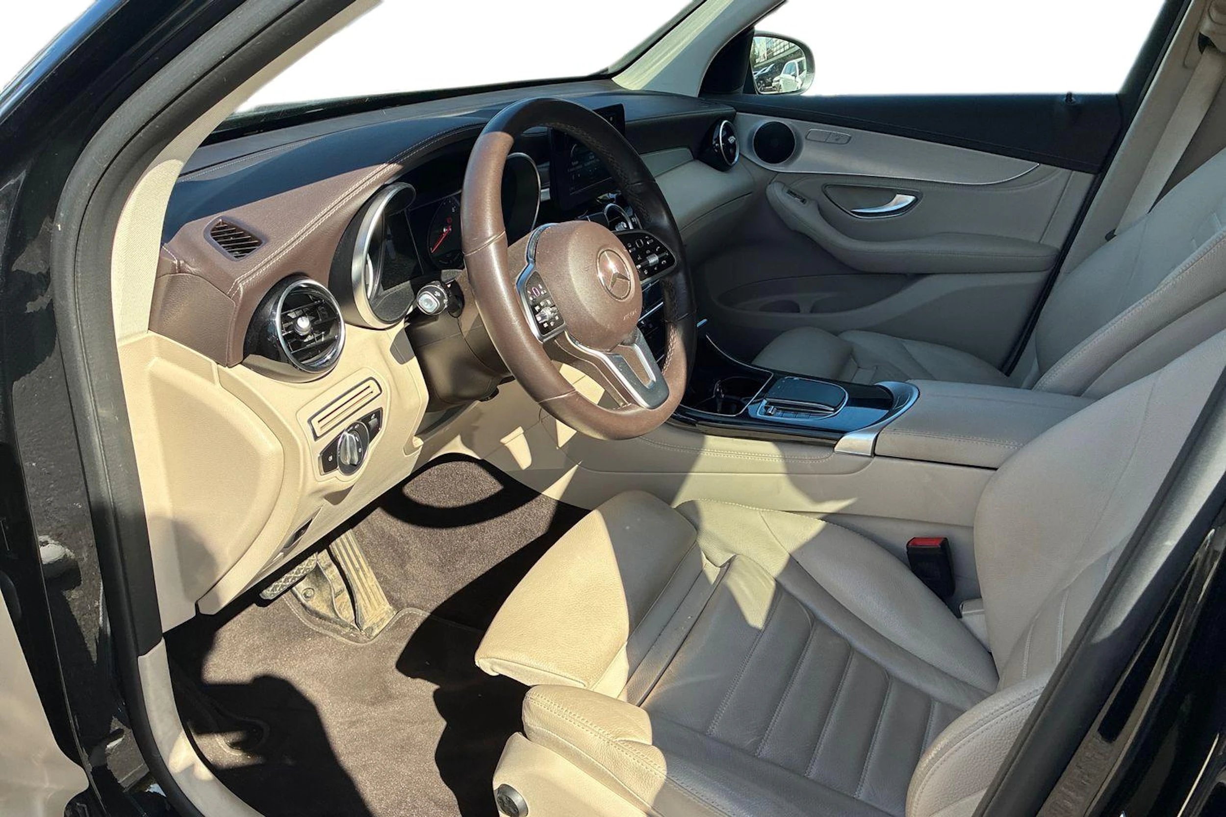 Musta Mercedes-Benz GLC 2021 kuva 3.