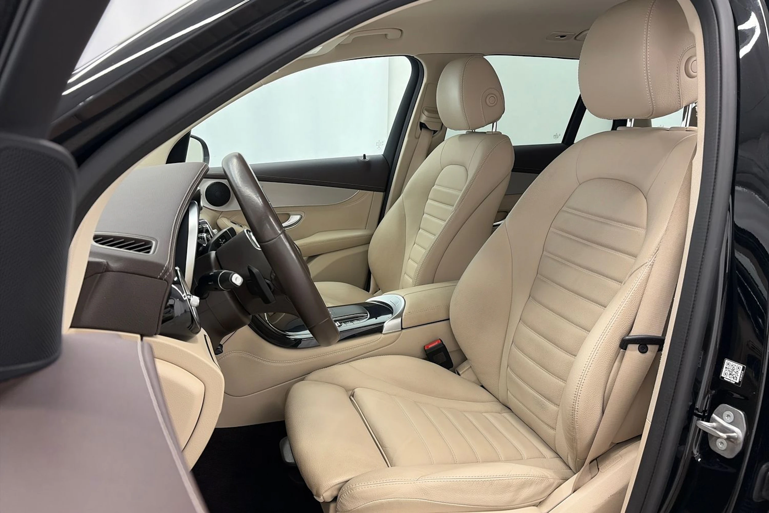 Musta Mercedes-Benz GLC 2021 kuva 13.