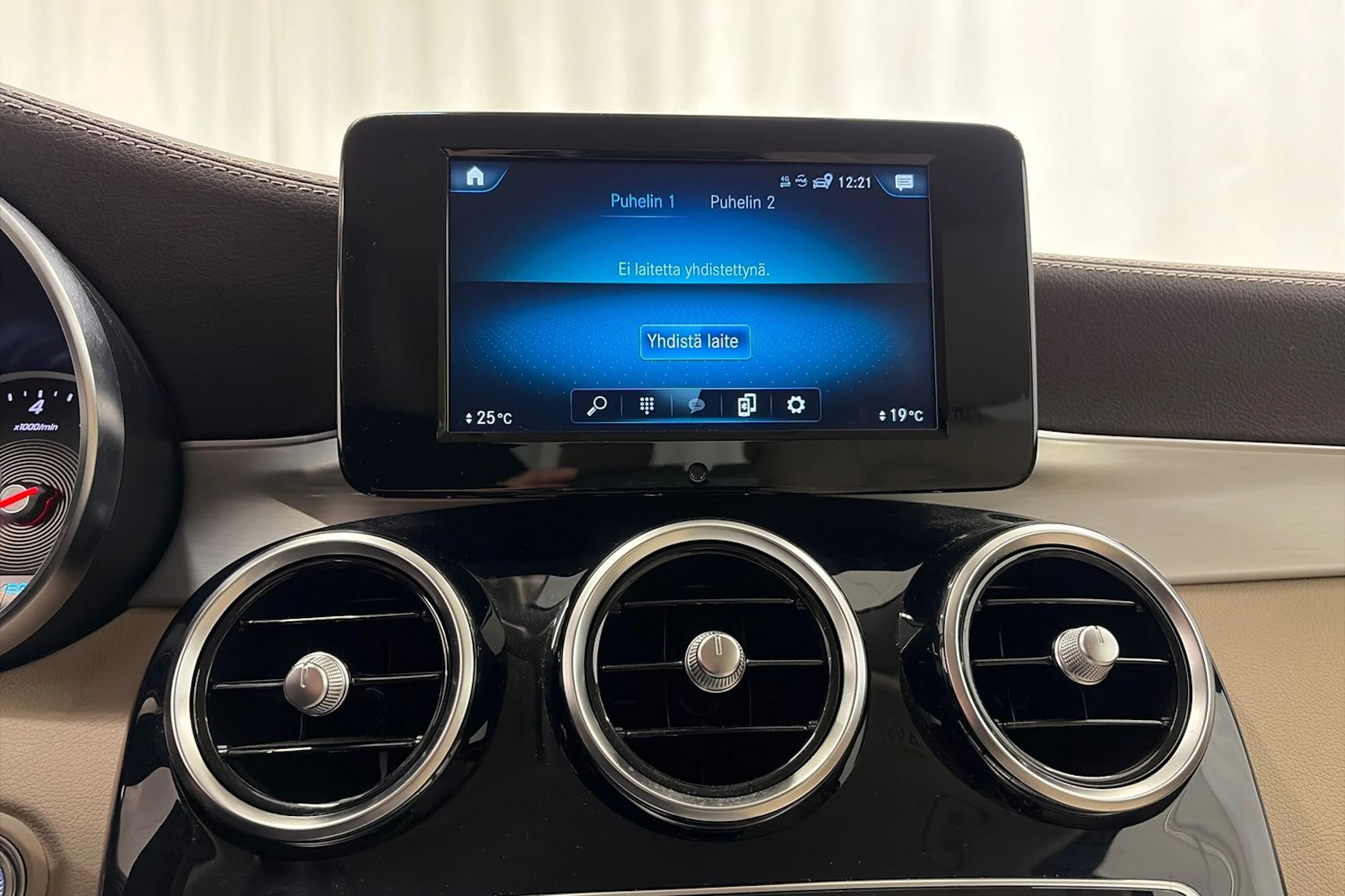 Musta Mercedes-Benz GLC 2021 kuva 20.