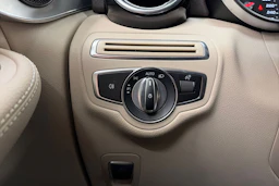 Musta Mercedes-Benz GLC 2021 kuva 26.
