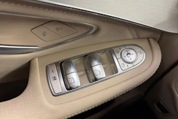 Musta Mercedes-Benz GLC 2021 kuva 27.