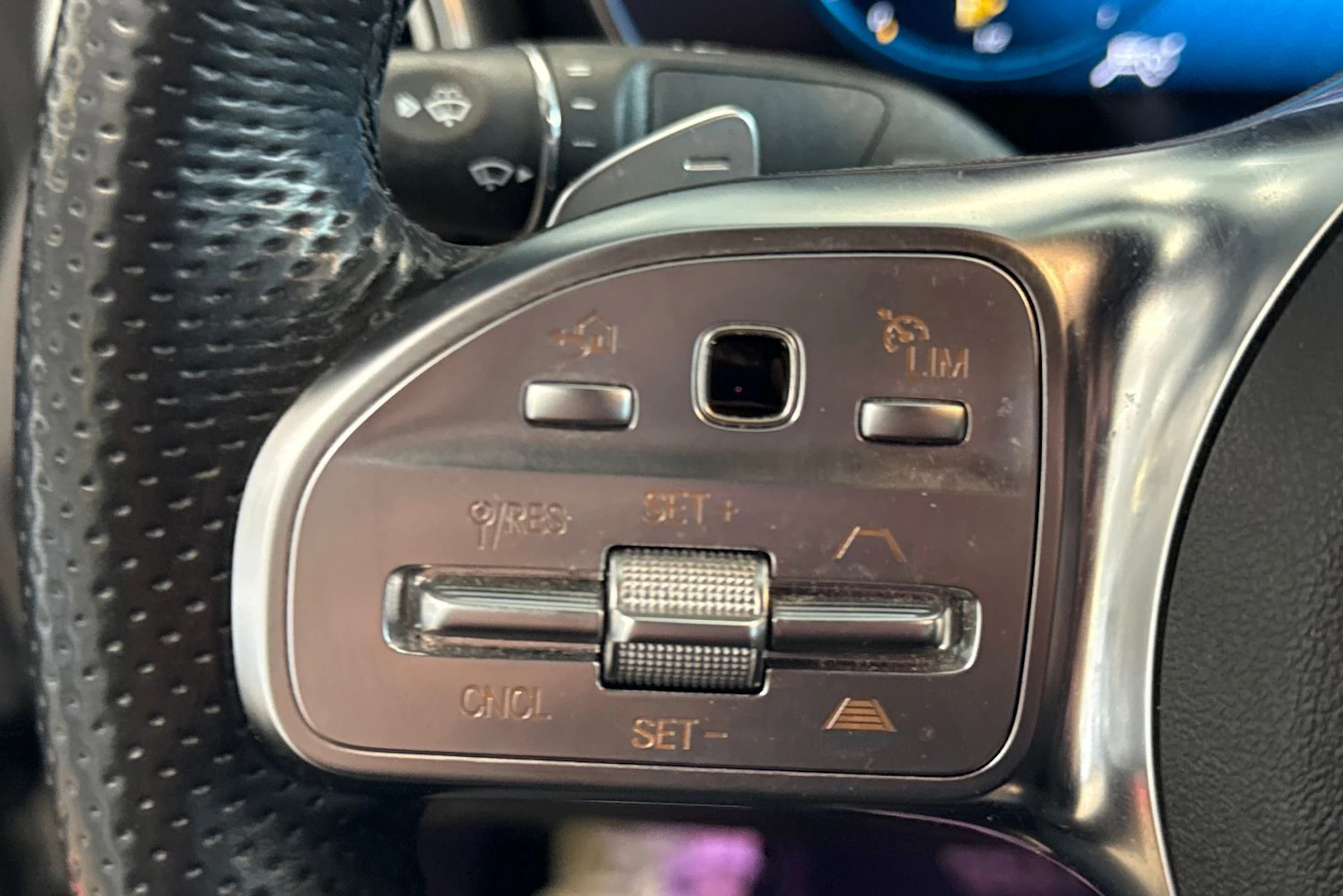harmaa Mercedes-Benz GLC 2021 kuva 23.